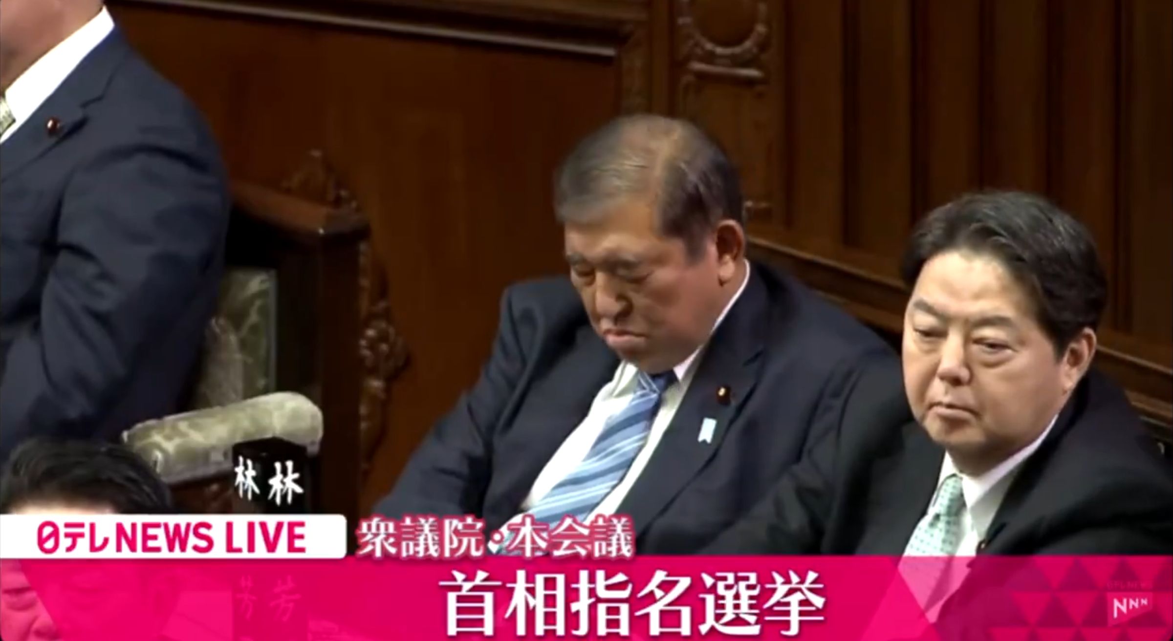 石破茂睡著香甜。（翻攝X）