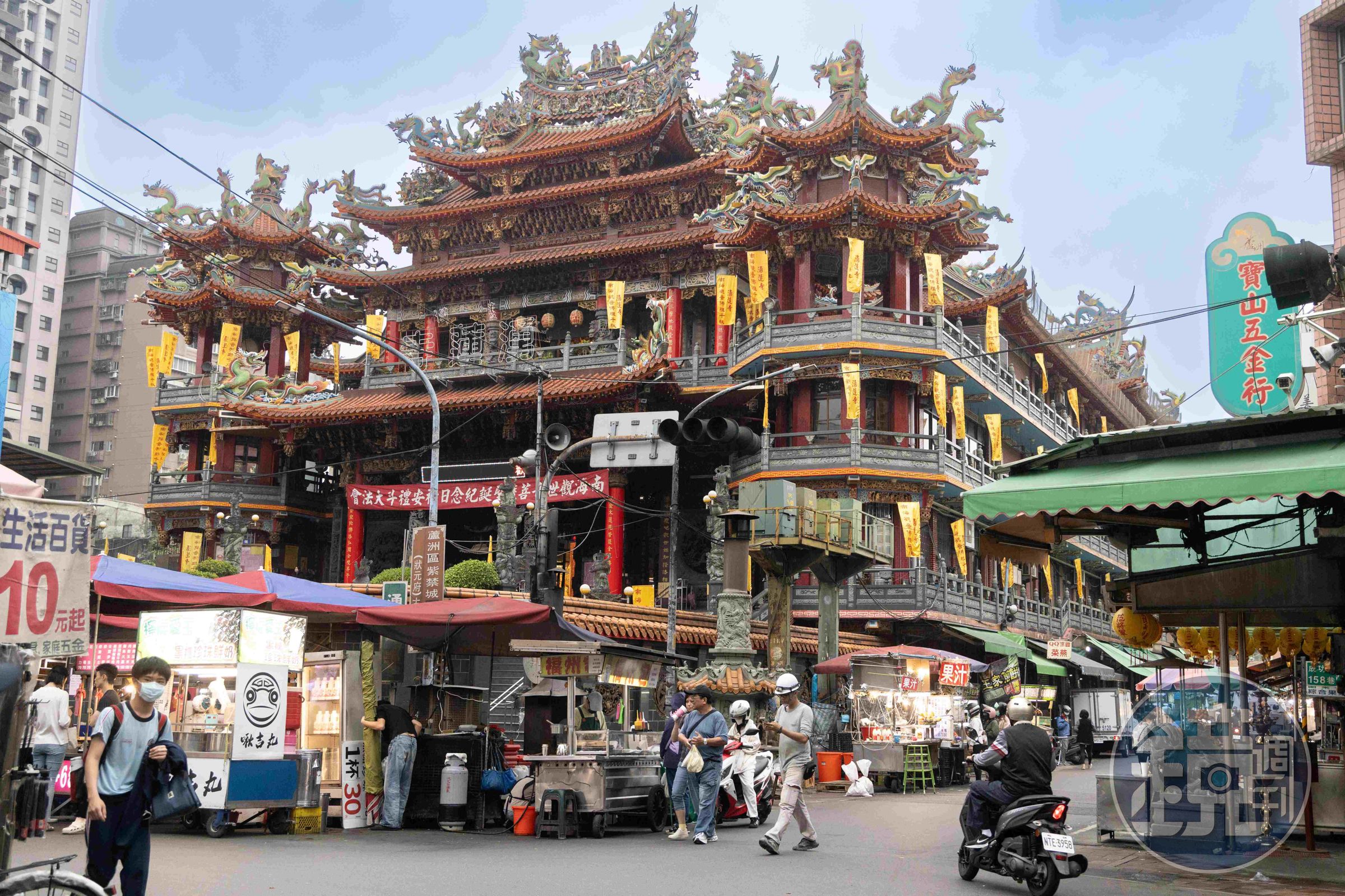 蘆洲湧蓮寺大廟口附近是小吃聚集地。