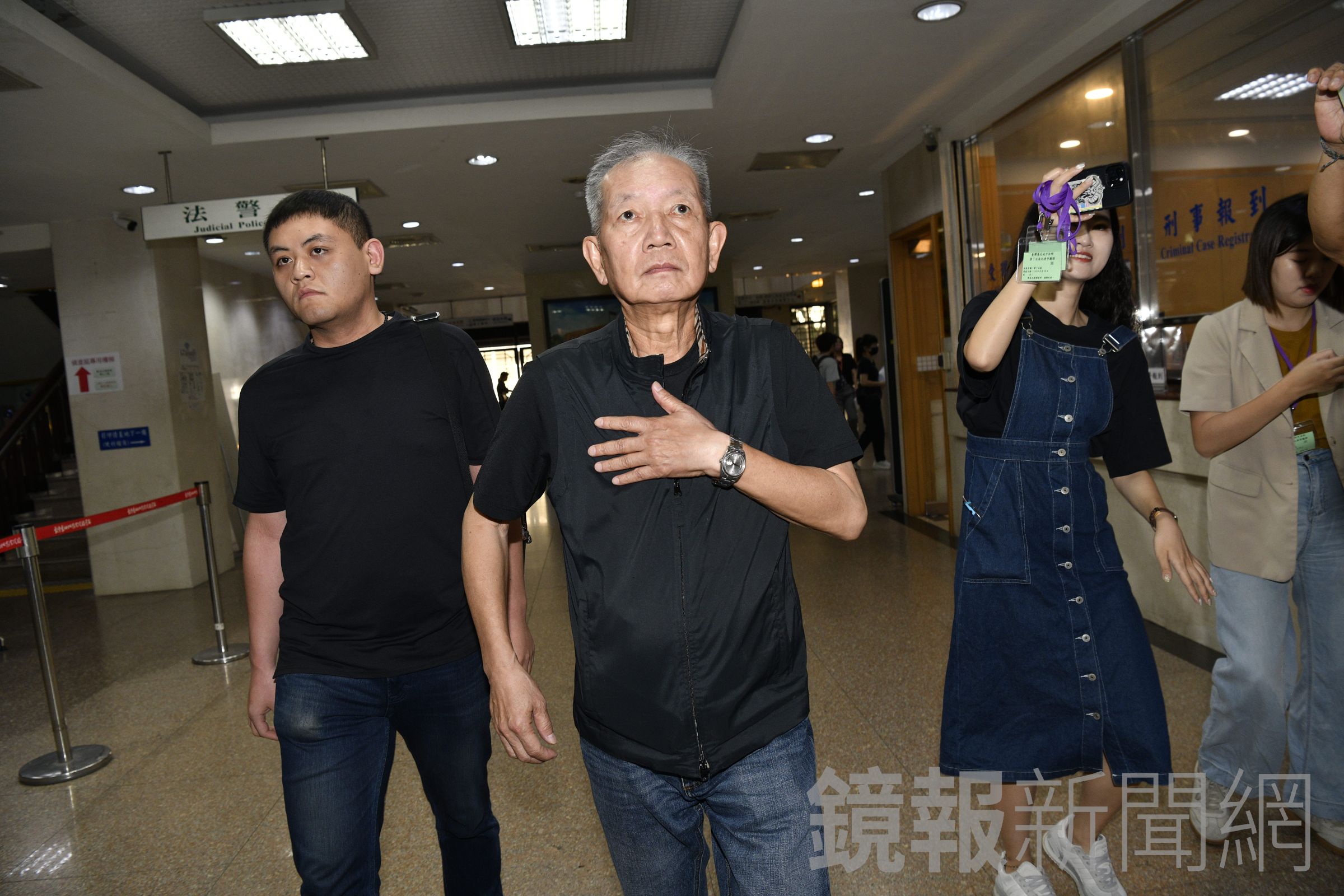 邱清章當年送300萬元到市長室,柯文哲踩著飛輪收下。(鏡報李智為)