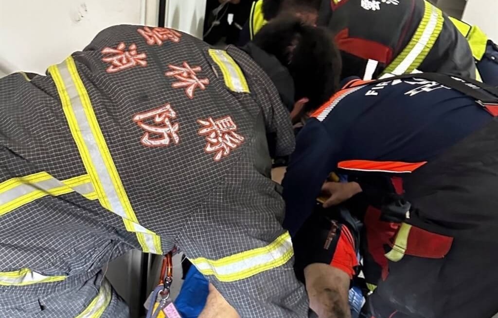 雲林縣斗六市點鑫產業股份有限公司斗六廠昨13日發生工安意外，一對兄弟因吸入大量有毒沼氣雙雙中毒身亡。（雲林縣消防局提供）