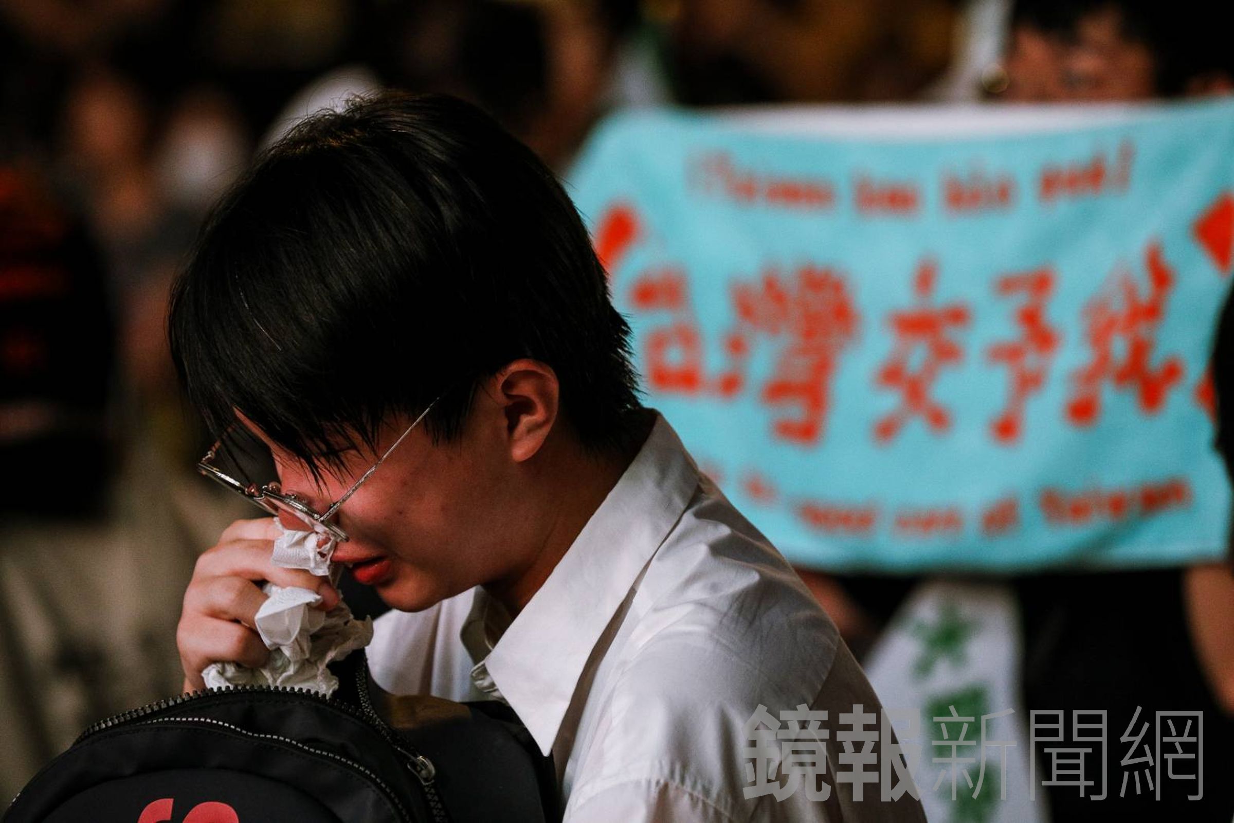 726大罷免25案慘遭完封，罷團支持者難掩傷心。（鏡報鄒保祥攝）
