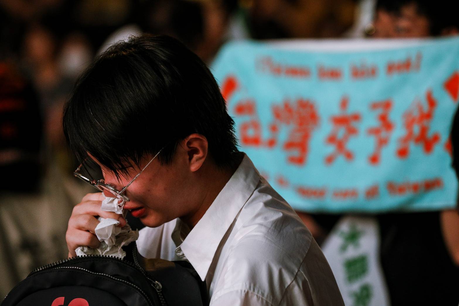726大罷免25案慘遭完封，罷團支持者難掩傷心。（鏡報鄒保祥攝）