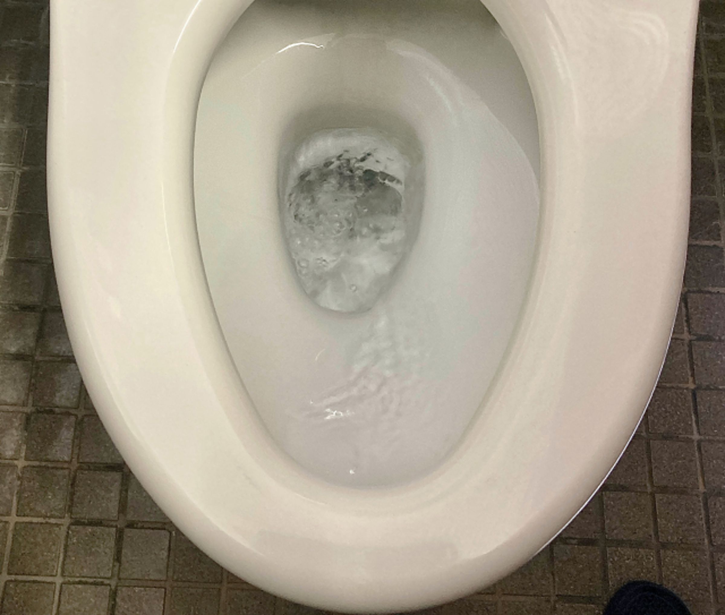 標榜可沖水的馬通清潔濕巾，很有可能造成馬桶堵塞。（示意圖，photoAC）