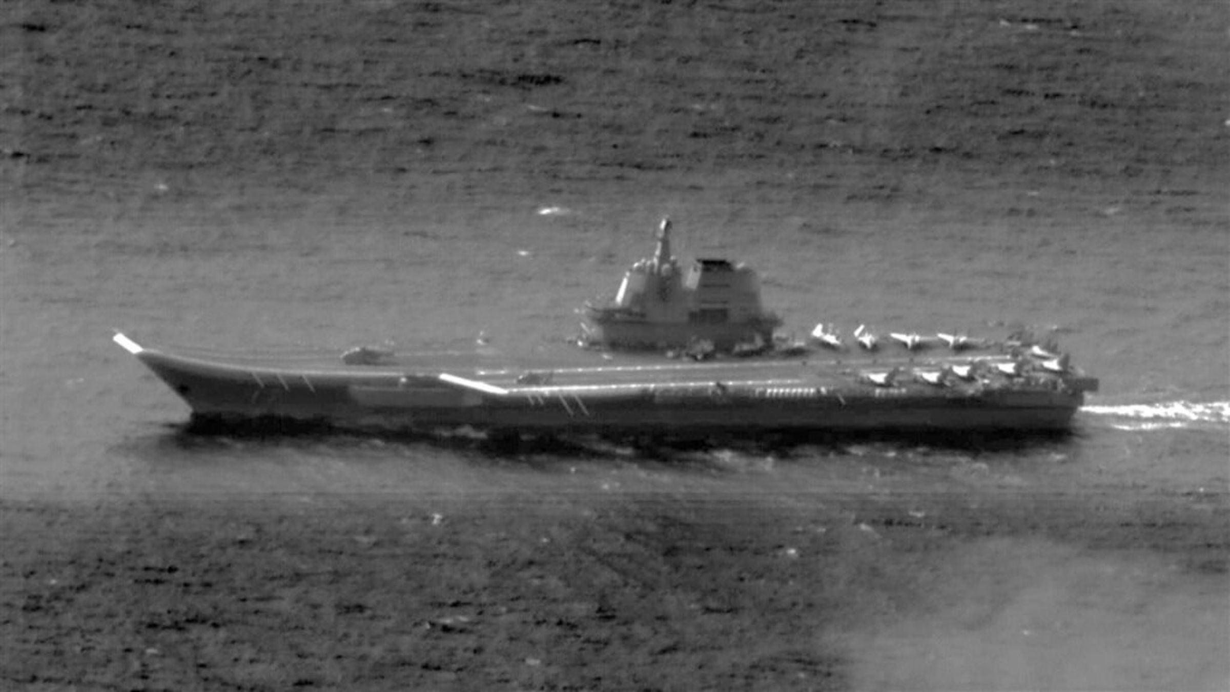 中共山東號航艦編隊群今日穿越穿越巴士海峽進入西太平洋。(國防部提供)