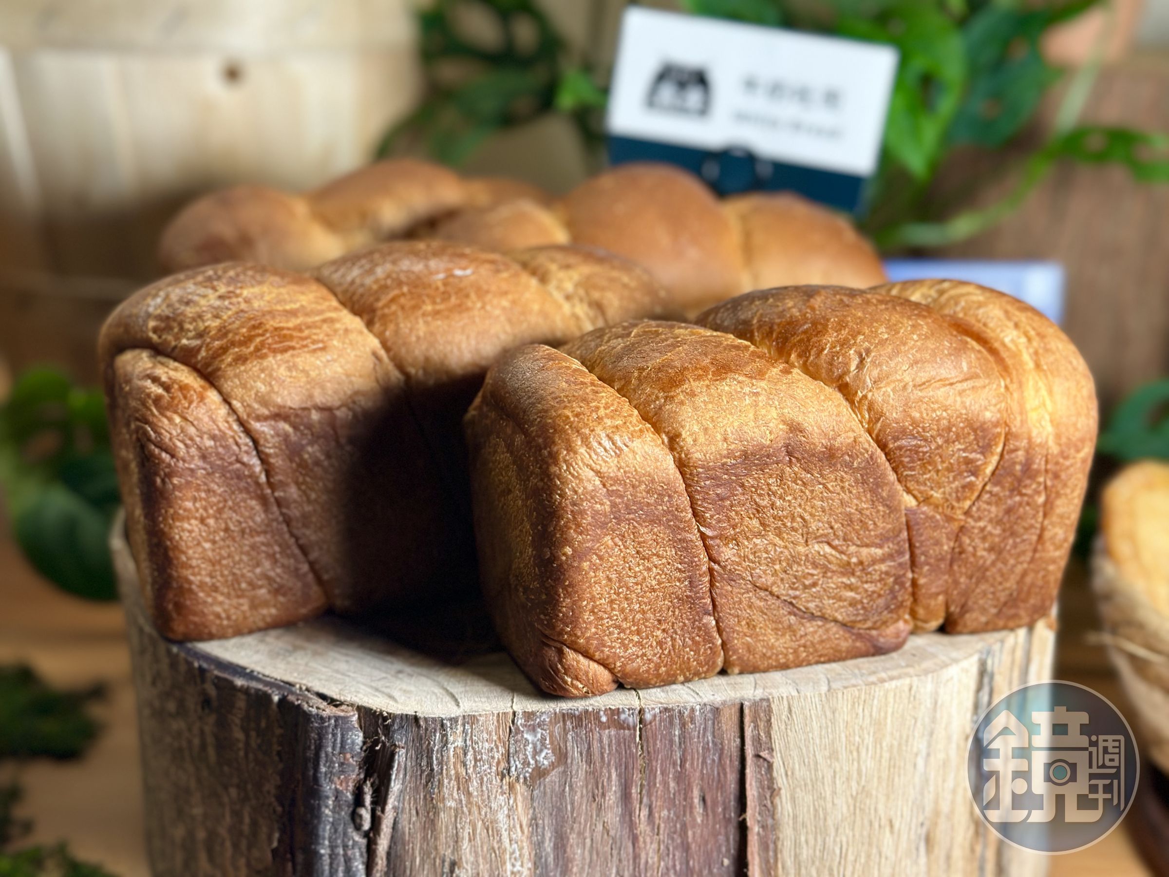 「深夜裡的法國手工甜點」推出全新品牌「森夜Bread & Coffee」,主打全部烘焙食品皆使用法國頂級艾許奶油製作。