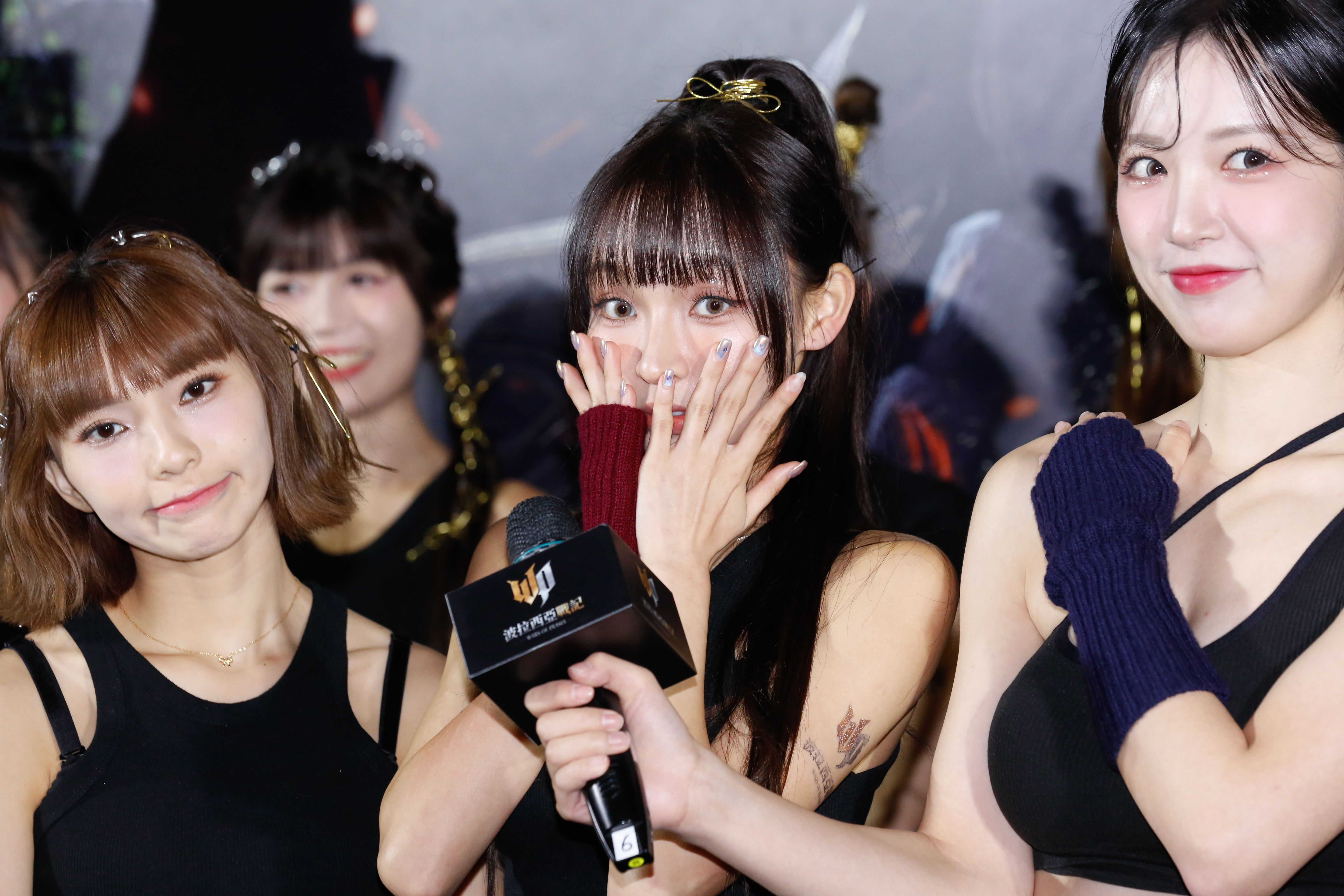 林襄剛去韓國醫美打音波，剛下飛機的她嬌嗔臉還是腫的，一度用手遮臉自認好醜。