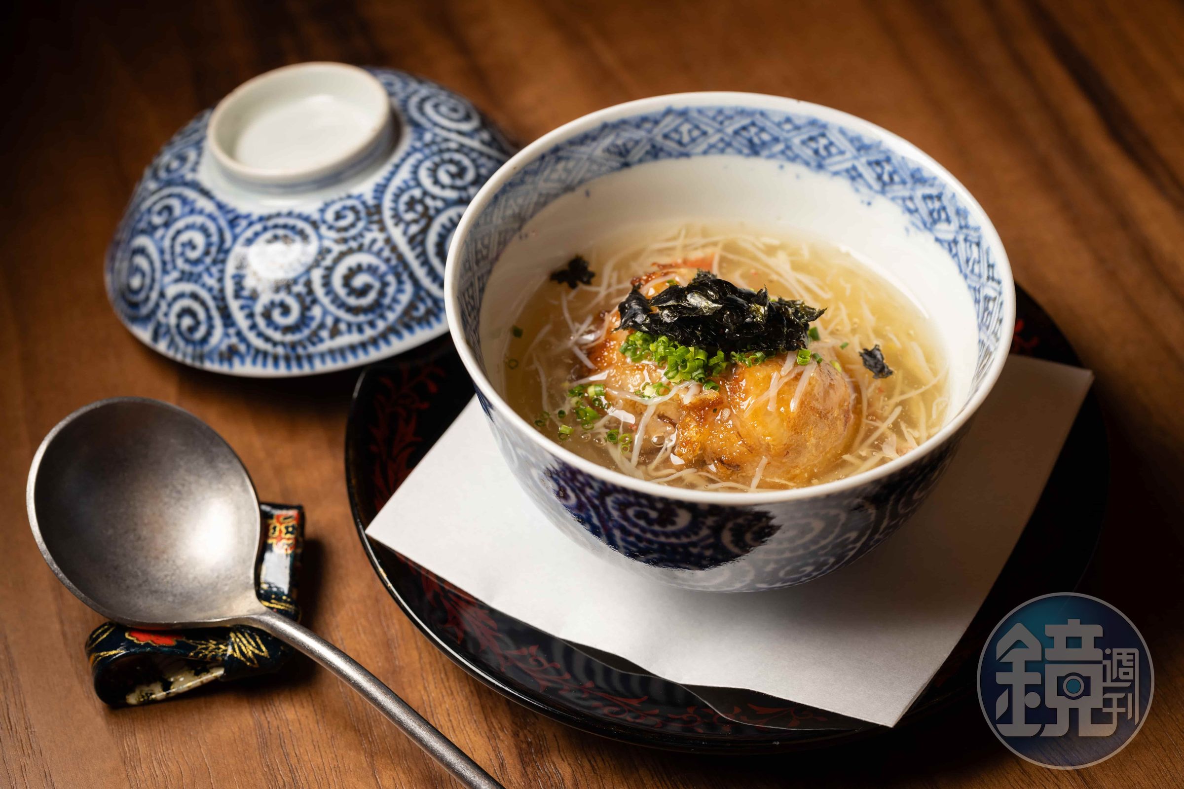 將蓮藕磨成泥為主體搭配特色食材的「蓮根饅頭」,入口後尾韻在嘴裡久久不散,令人回味再三。