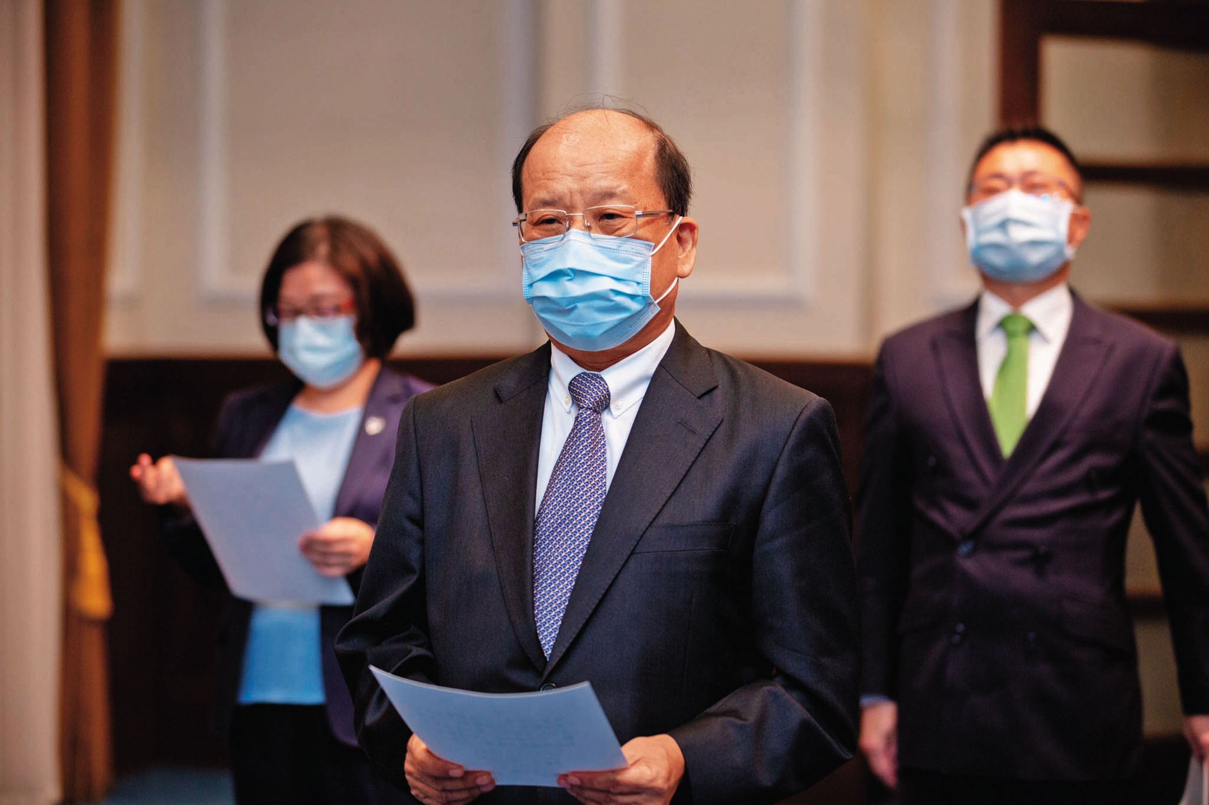 李伯道（中）2020年在總統府宣誓恪遵國家法令，不妄費公帑，不營私舞弊，如今卻涉貪汙、性騷擾及霸凌。（翻攝總統府flickr）