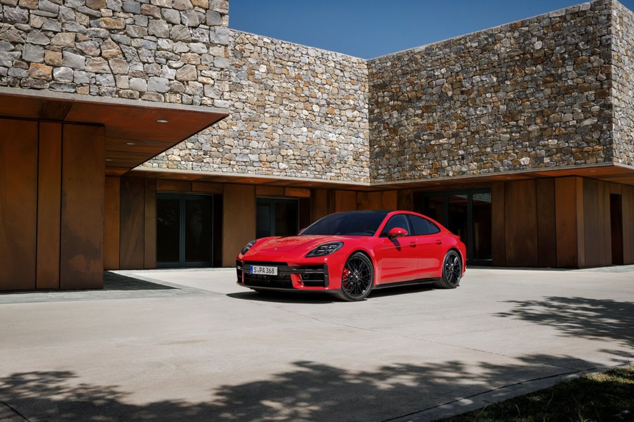 全新Panamera GTS 為豪華轎跑中最直覺而敏捷的車型
