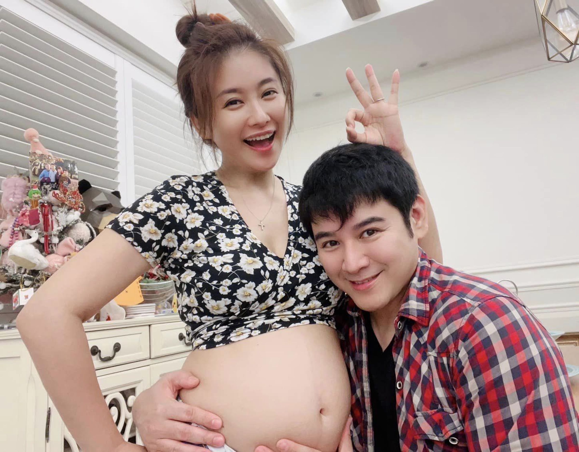 陳宇風和葉家妤迎來第三胎，歷經18小時後「小酪梨」順利出生。（翻攝陳宇風臉書）
