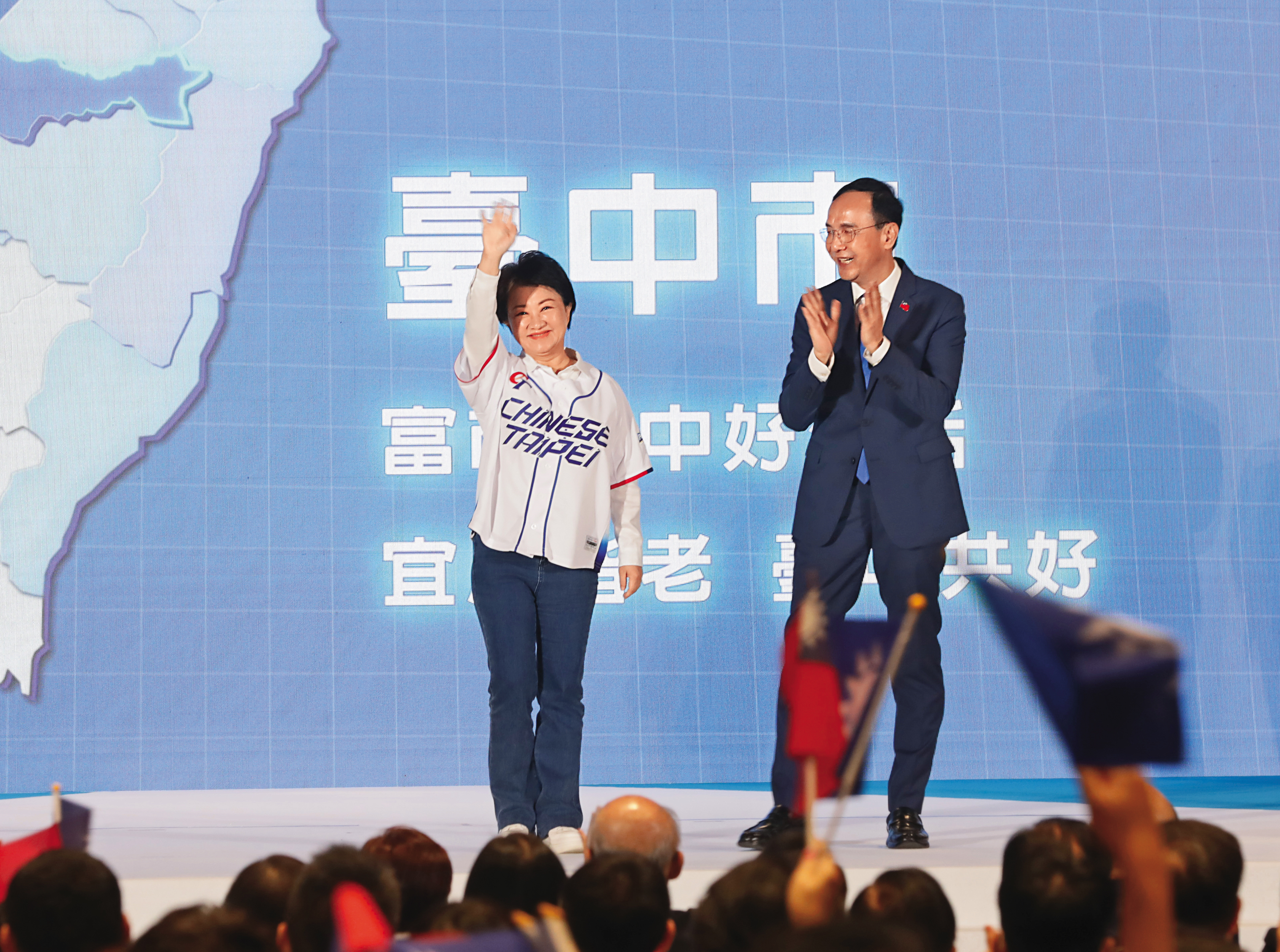 朱立倫（右）喊話交棒、盧秀燕（左）不接招，基層與支持者盼盡速整合。