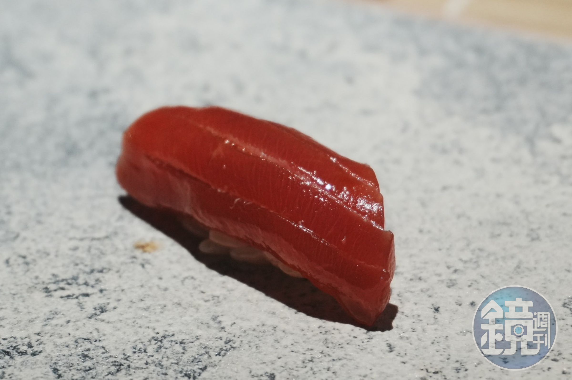 「長崎黑鮪魚赤身」的肉質細膩透亮。