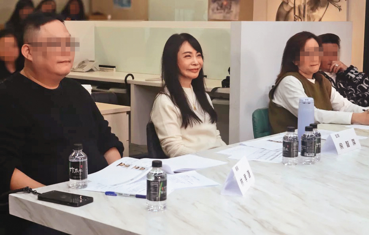柴智屏（左二）去年初為《我們的藍調時光》舉行公開演員甄試。（米神國際提供）