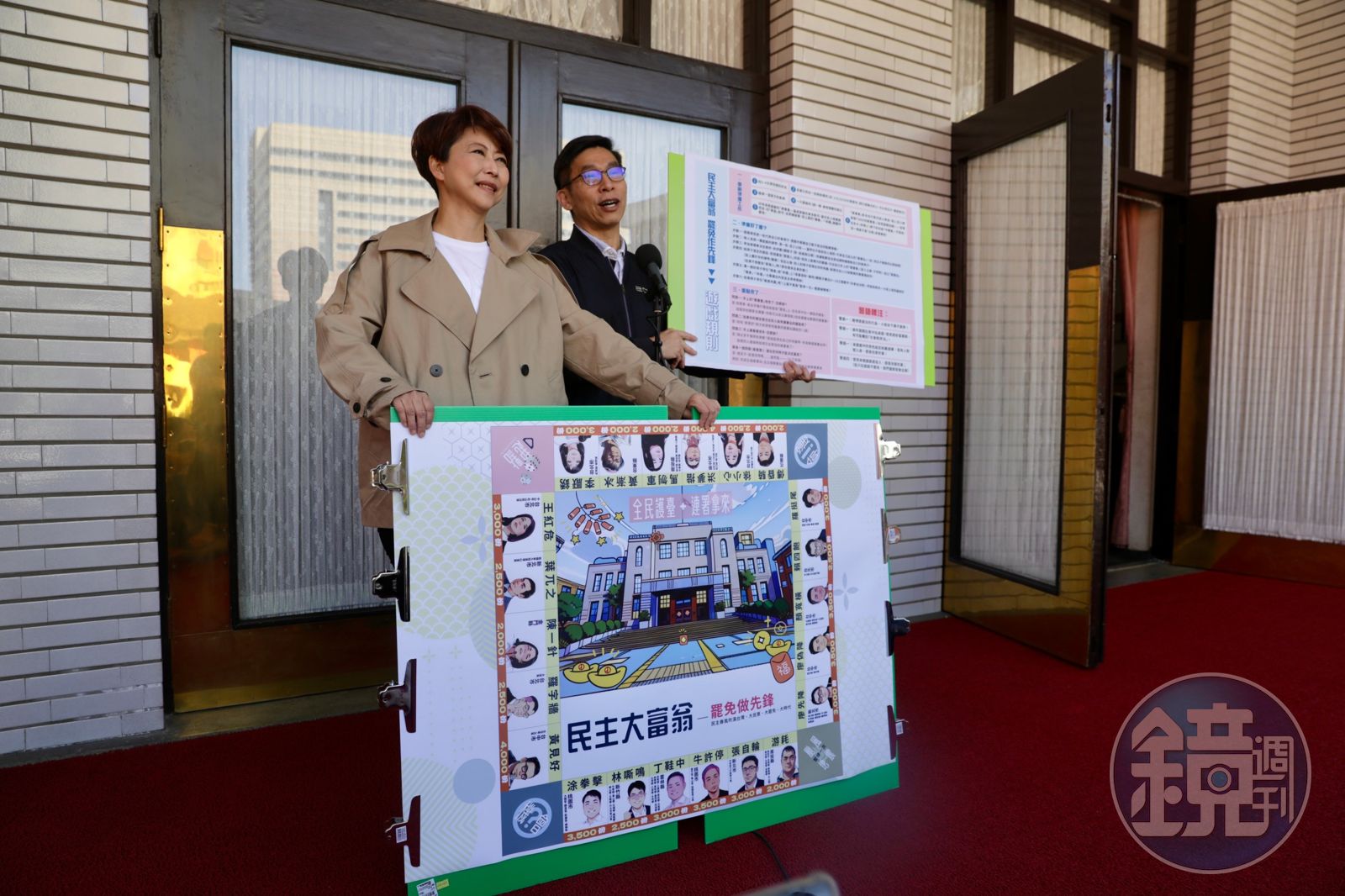 陳亭妃今未出席台南綠委記者會,引發揣測,但她也和鍾佳濱一起宣傳藍委的罷免行動。