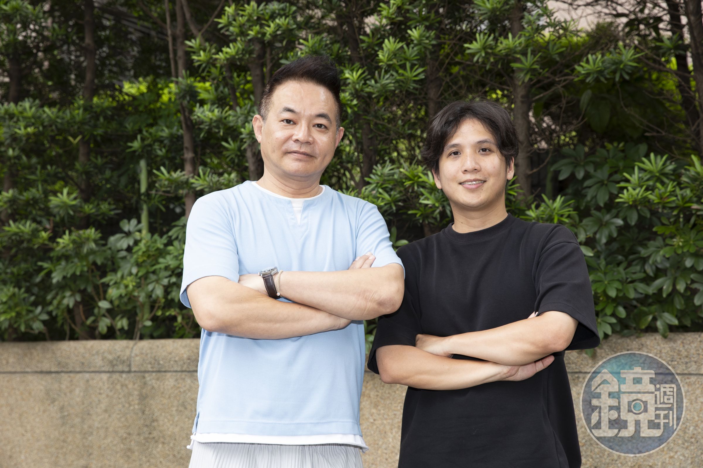 監製鄒介中（左）、導演洪子烜（右）率領劇組突破高技術門檻， 展現台灣製作大規模類型電影的實力。