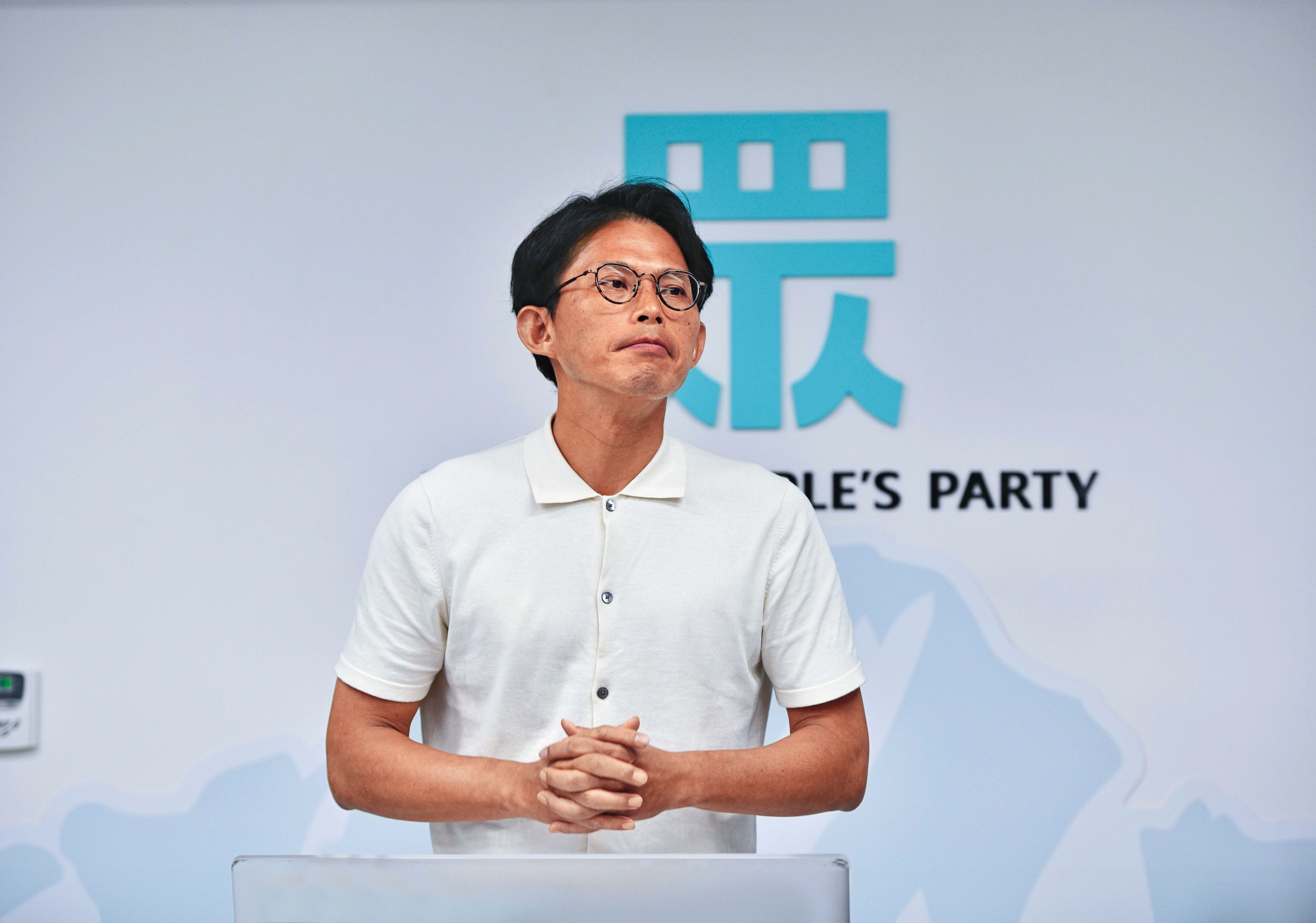 黃國昌指揮狗仔跟拍政敵，伺機操弄輿論，經費來源成謎，是否有港資介入，有待國安單位查明。（鏡報李智為）