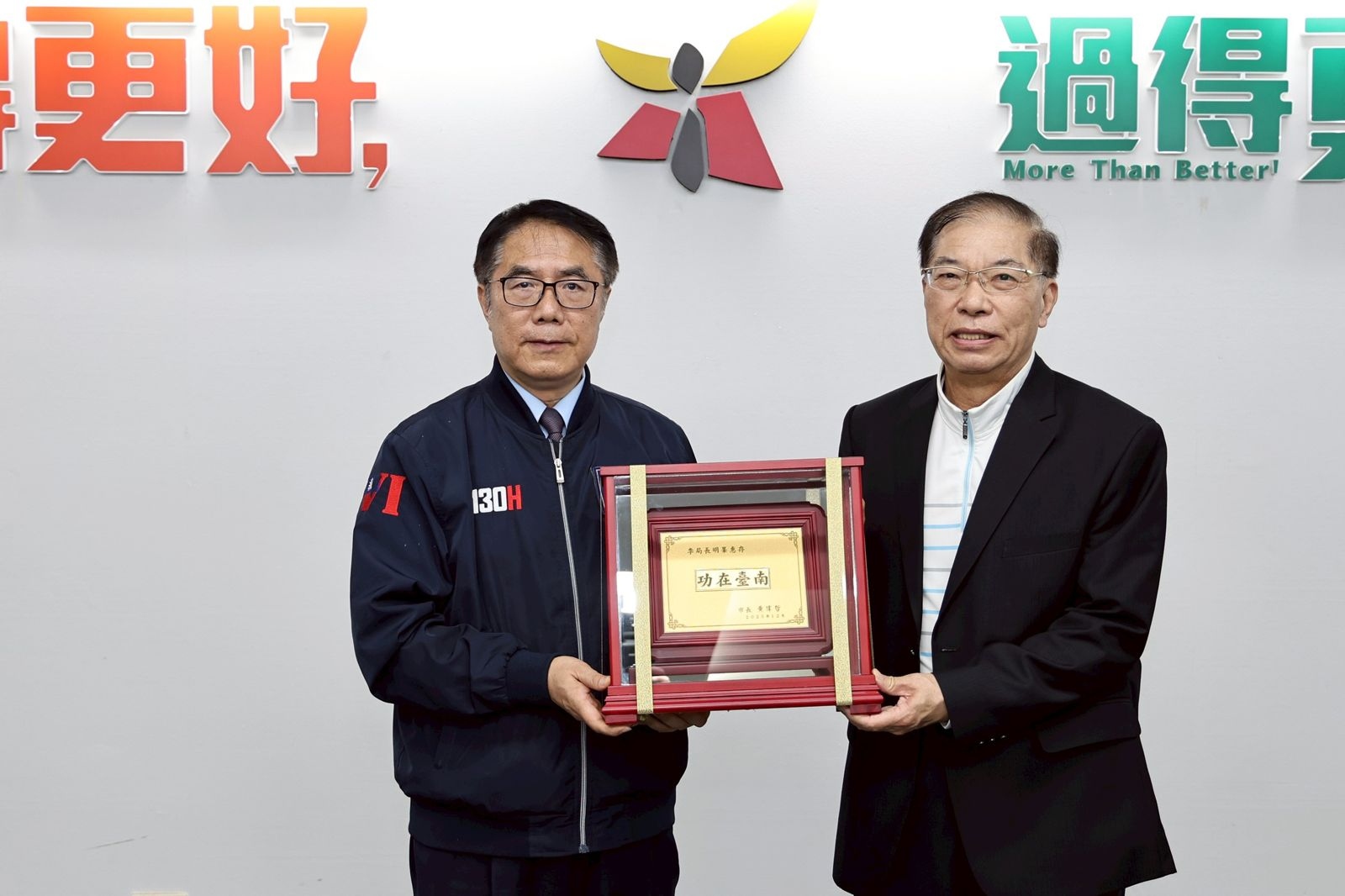 台南市消防局前局長李明峯(右)及女密友楊詠琪，被控貪瀆案遭羈押4個月後，分別以150萬、100萬元交保。資料照片
