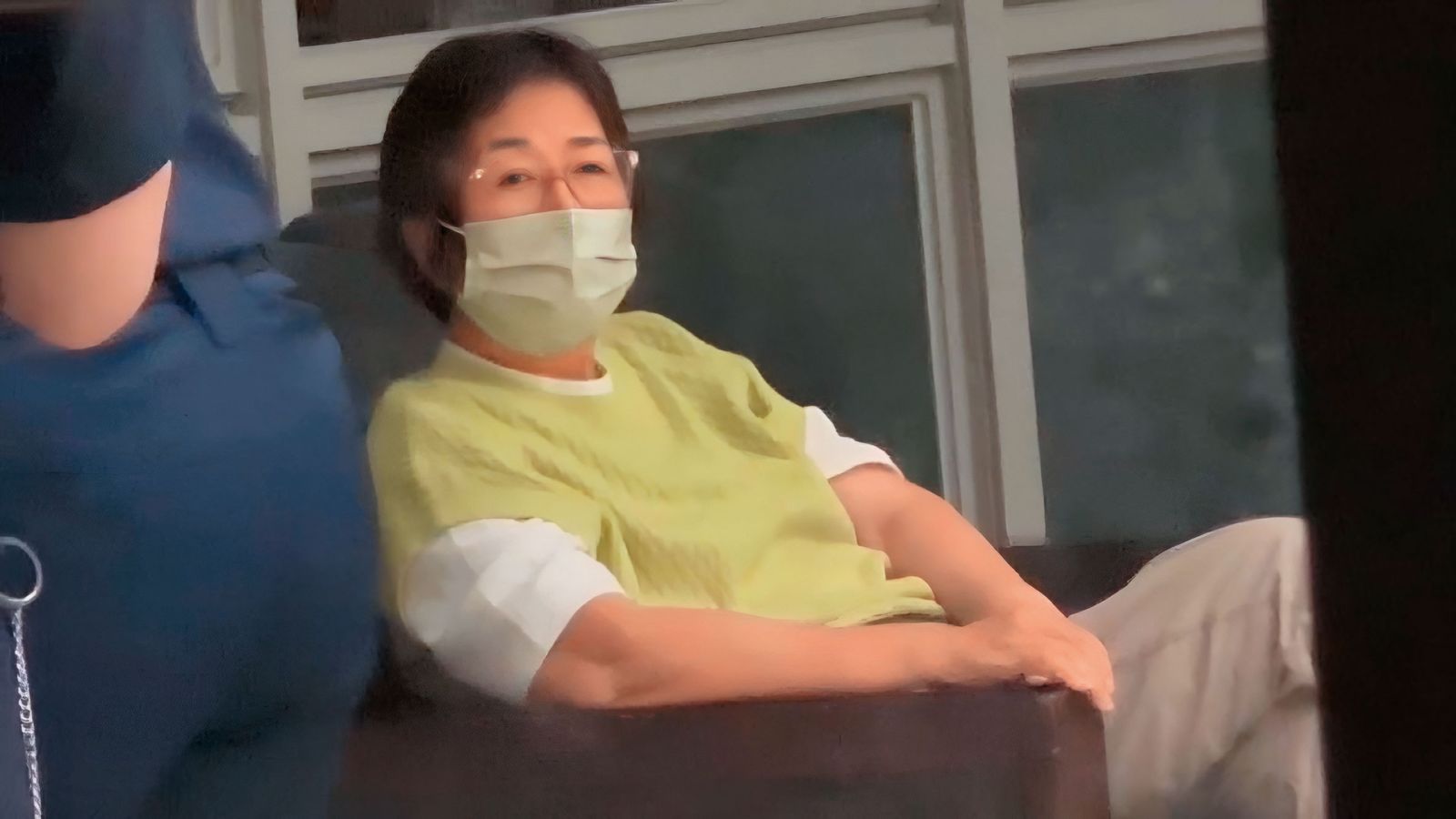謝典霖的媽媽鄭汝芬（圖）遭檢方聲押禁見後，法院裁定以100萬元交保。（鏡新聞提供）