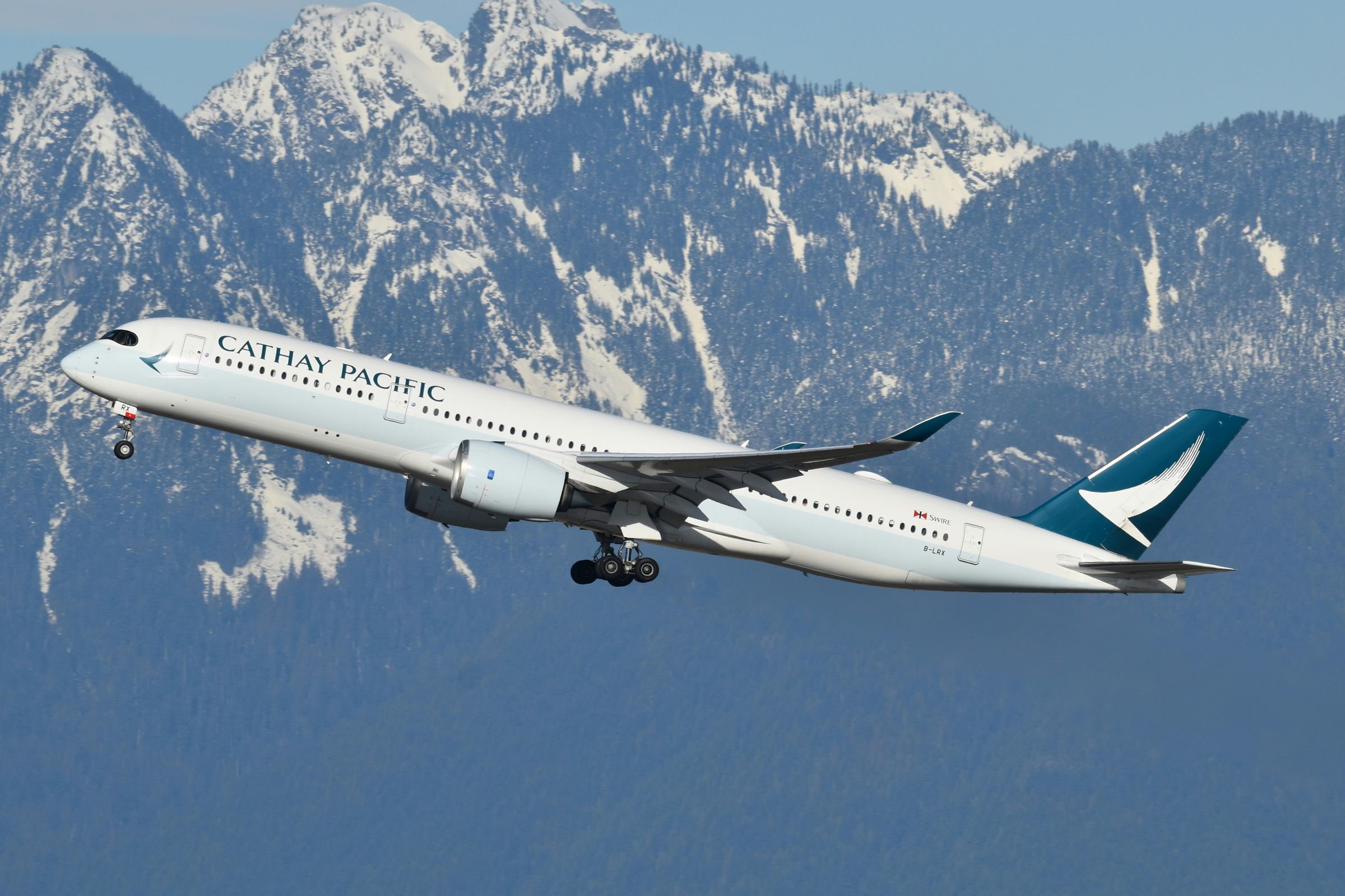 國泰航空CX565班機原定5日下午4點15分自日本關西機場返台,卻發生地面兩度延誤且行李滯留的問題。(示意圖,取自Unsplash)