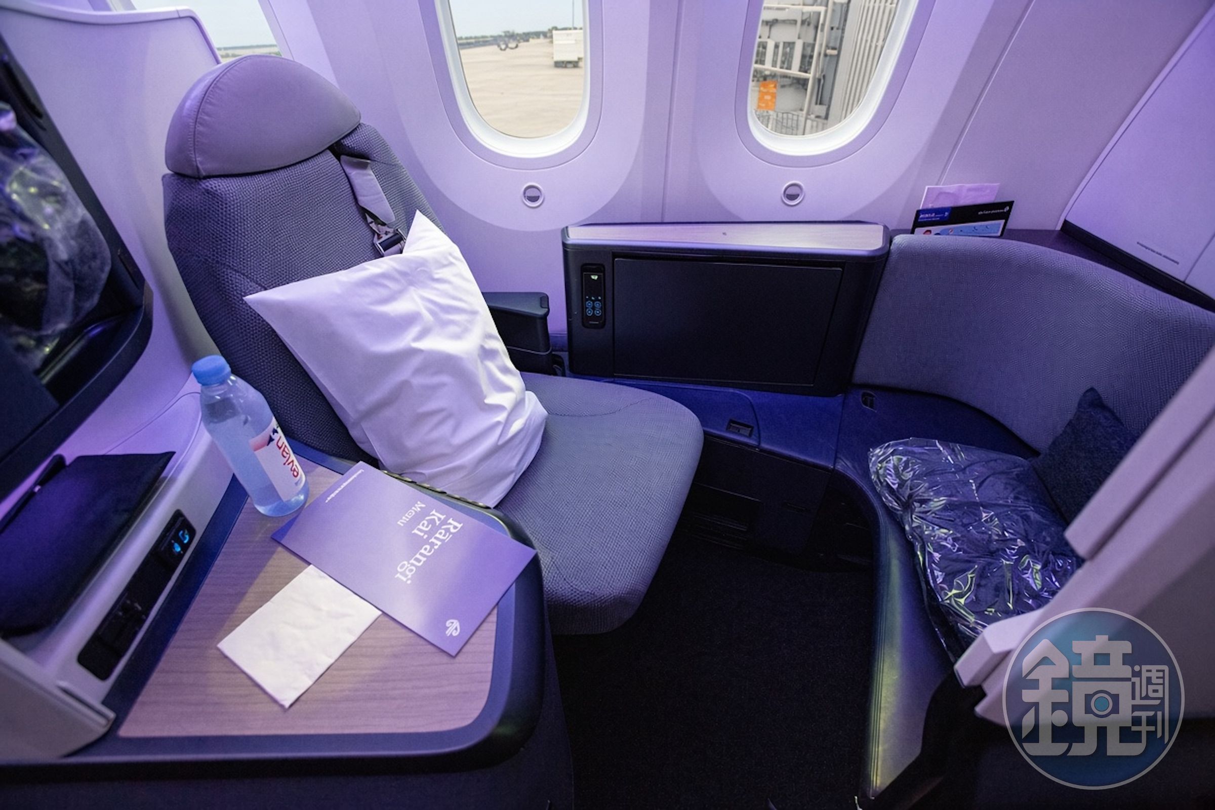 Business Premier Luxe位於商務艙首排,配置4個座位,擁有更寬敞空間、隱私門與大型餐桌,適合雙人同行旅客。