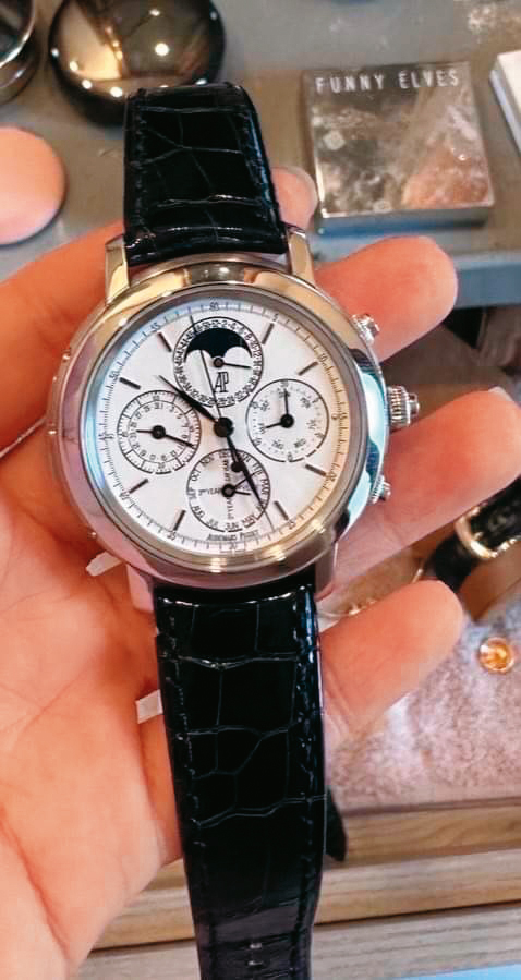要價700多萬元的AP名錶Jules Audemars Grand Complication，竟一度被吳取得並兜售。（圖／讀者提供）