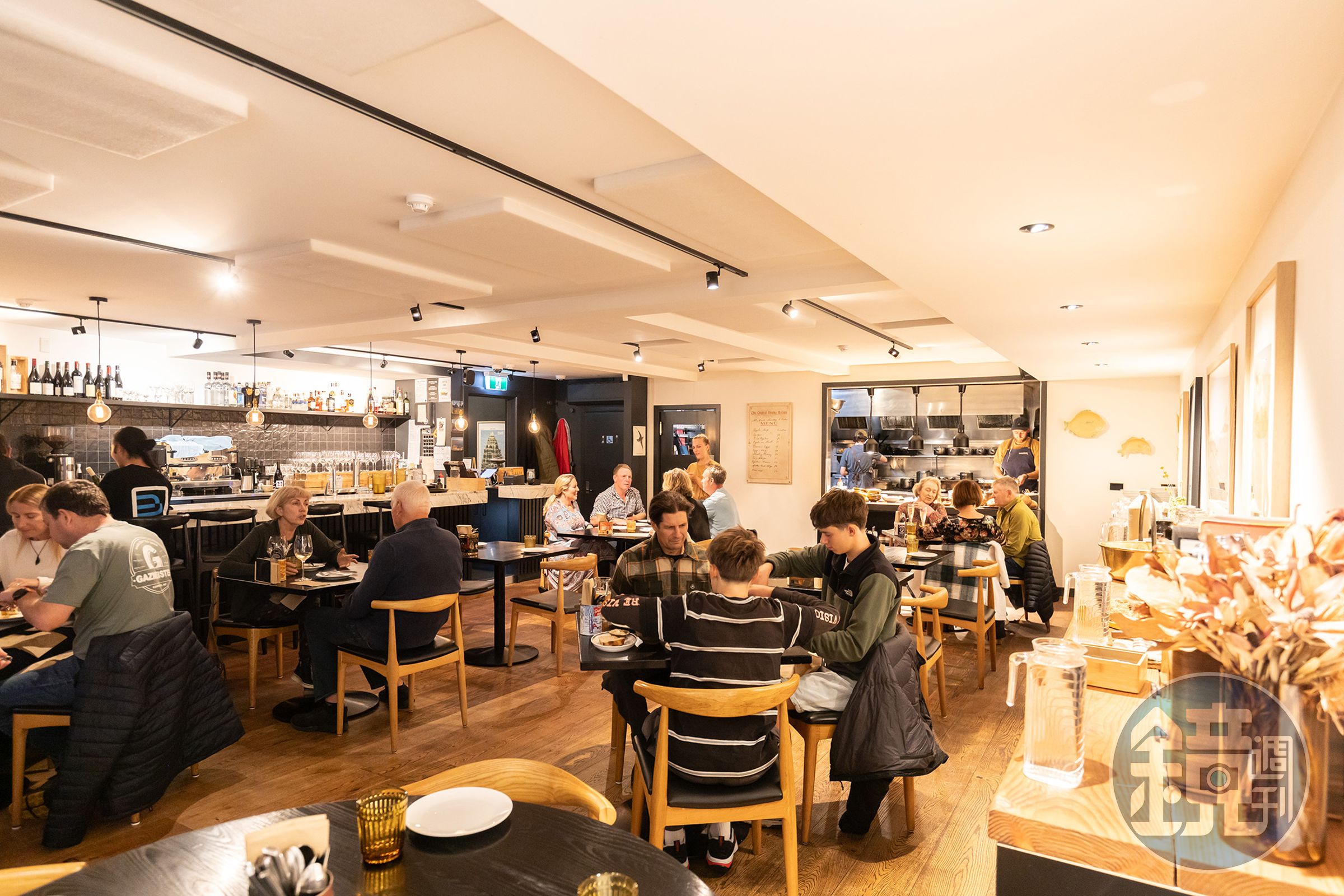 「Muttonbird」是瓦納卡的人氣餐酒館,只要外地朋友來旅行,當地人都會推薦來這裡品嘗充滿創意的料理。