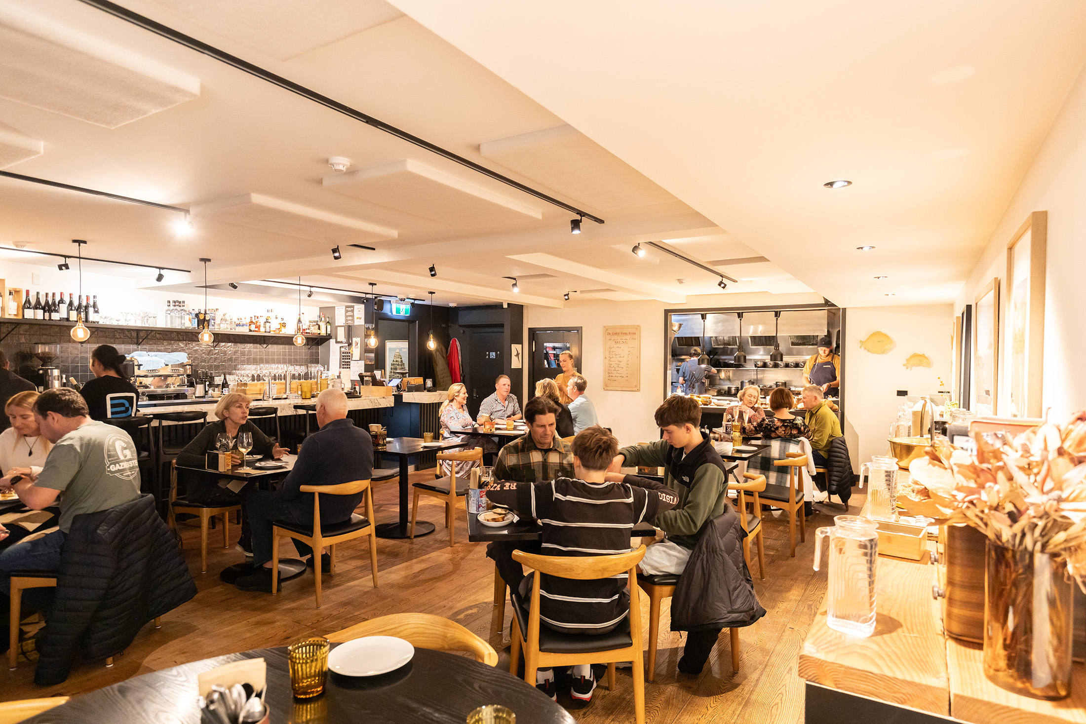 「Muttonbird」是瓦納卡的人氣餐酒館,只要外地朋友來旅行,當地人都會推薦來這裡品嘗充滿創意的料理。