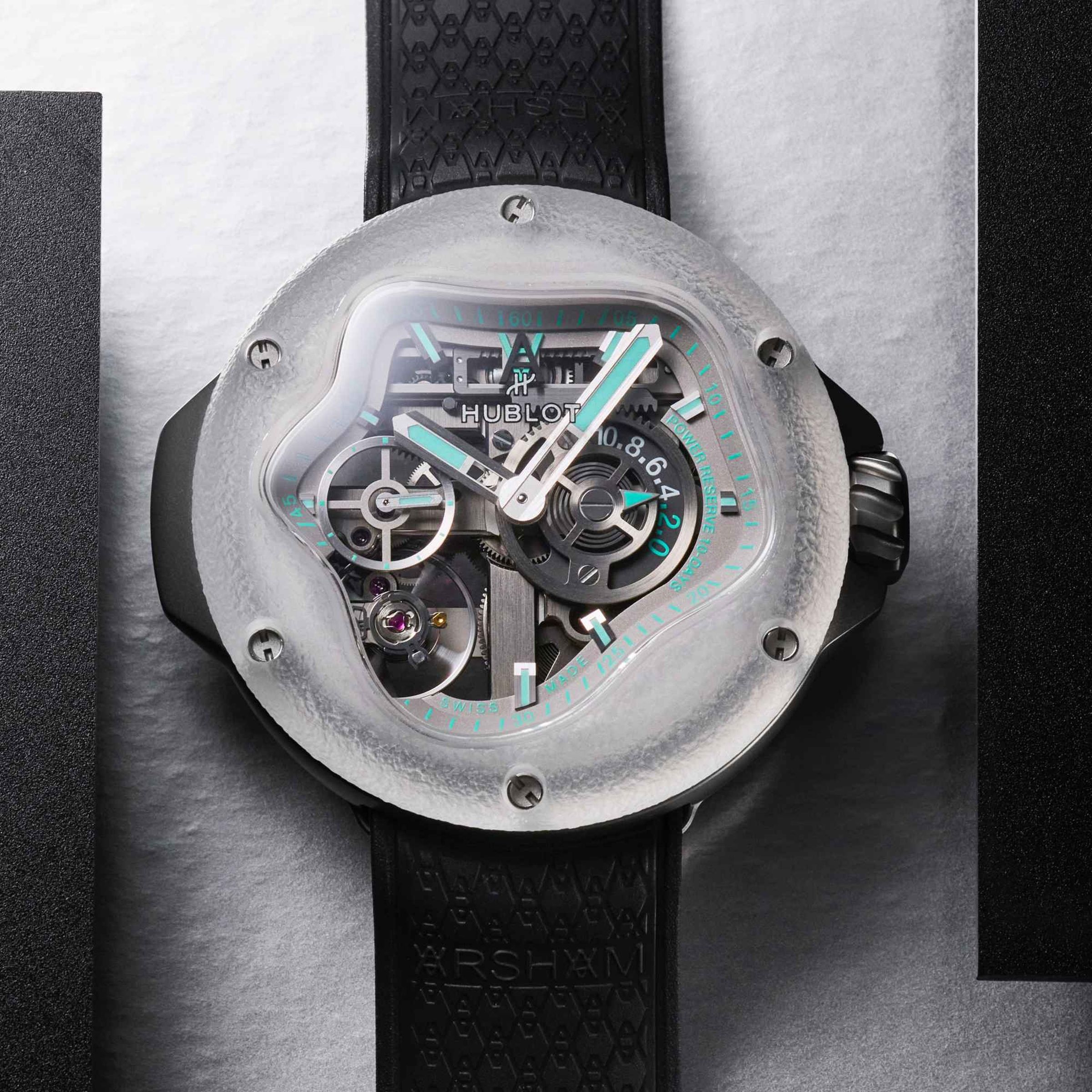 這是 MP-17 Meca-10 Arsham Splash Titanium Sapphire 十日鏈鈦金屬藍寶石水晶腕錶，其功能為「十日鏈」，錶殼以鈦金屬與藍寶石水晶製成。定價約NT$2,140,000。