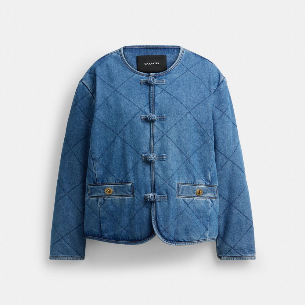 丹寧絎縫結飾外套。NT$16,700(COACH提供)