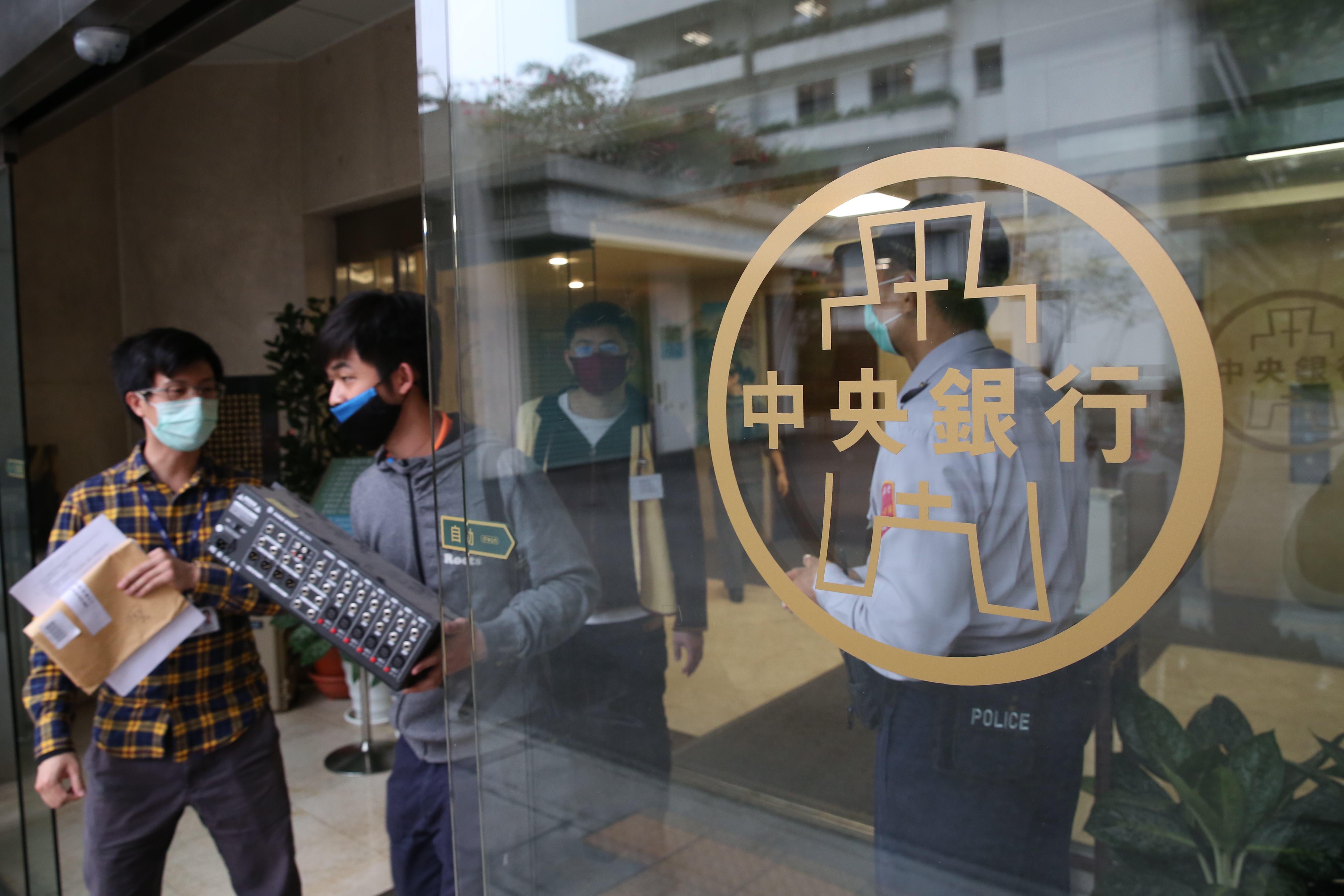 中央銀行宣布現行政策利率不變。