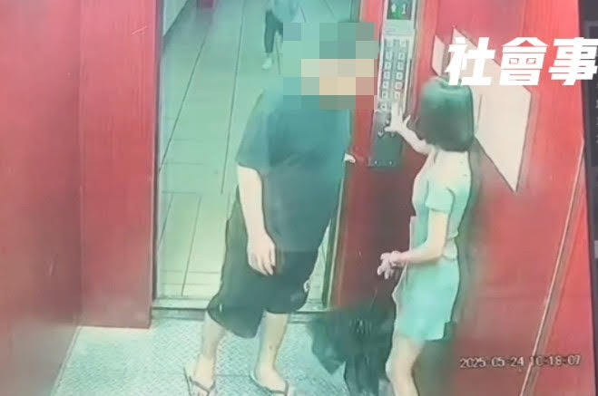 新北市板橋區一名短裙妹搭電梯時，遇到一名壯碩男子尾隨進入，沒想到竟大膽對她性騷擾。（翻攝社會事新聞影音）