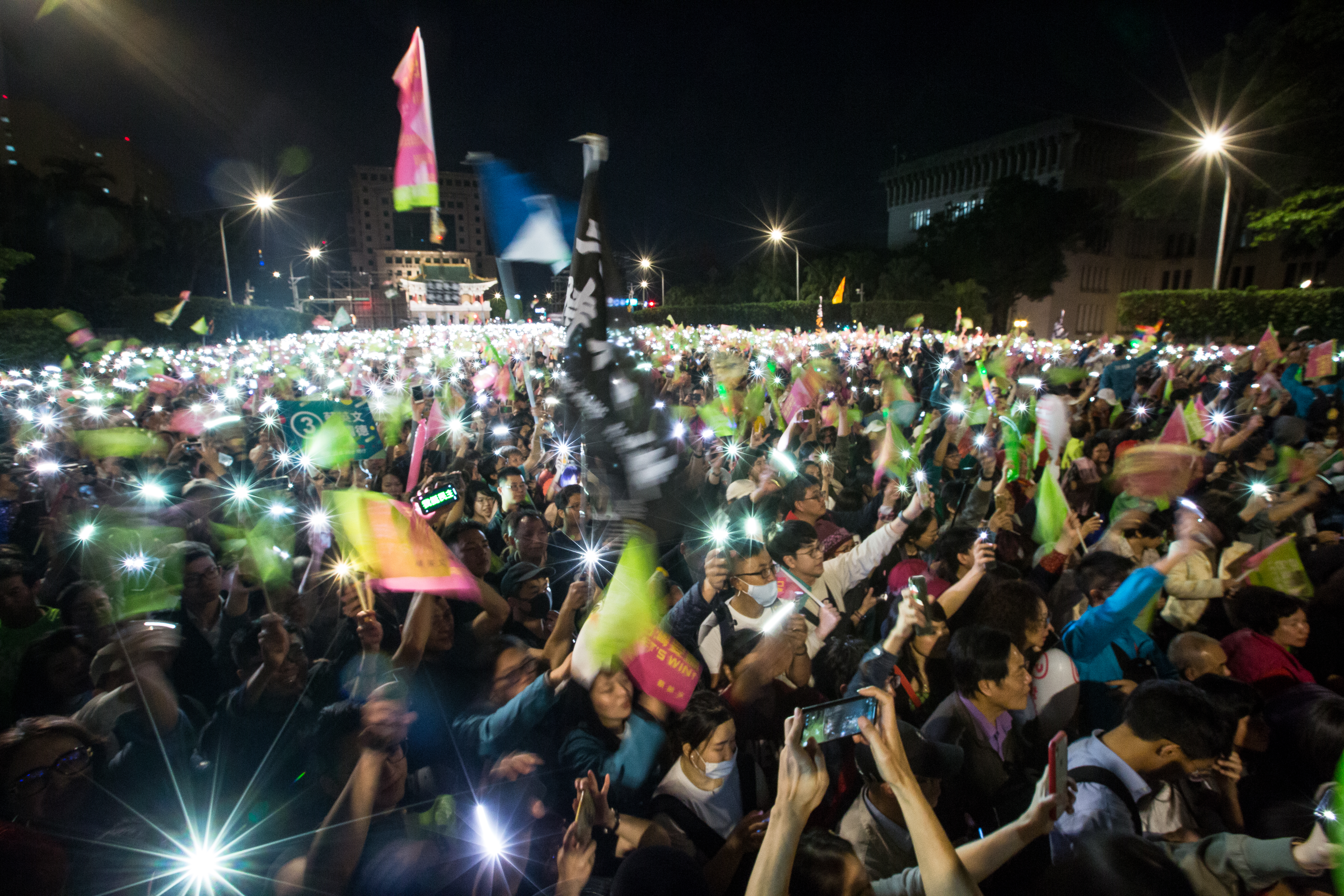 台北市中正第一分局公布三階段交管措施；圖為2020年民進黨凱道造勢活動。（本刊資料照）