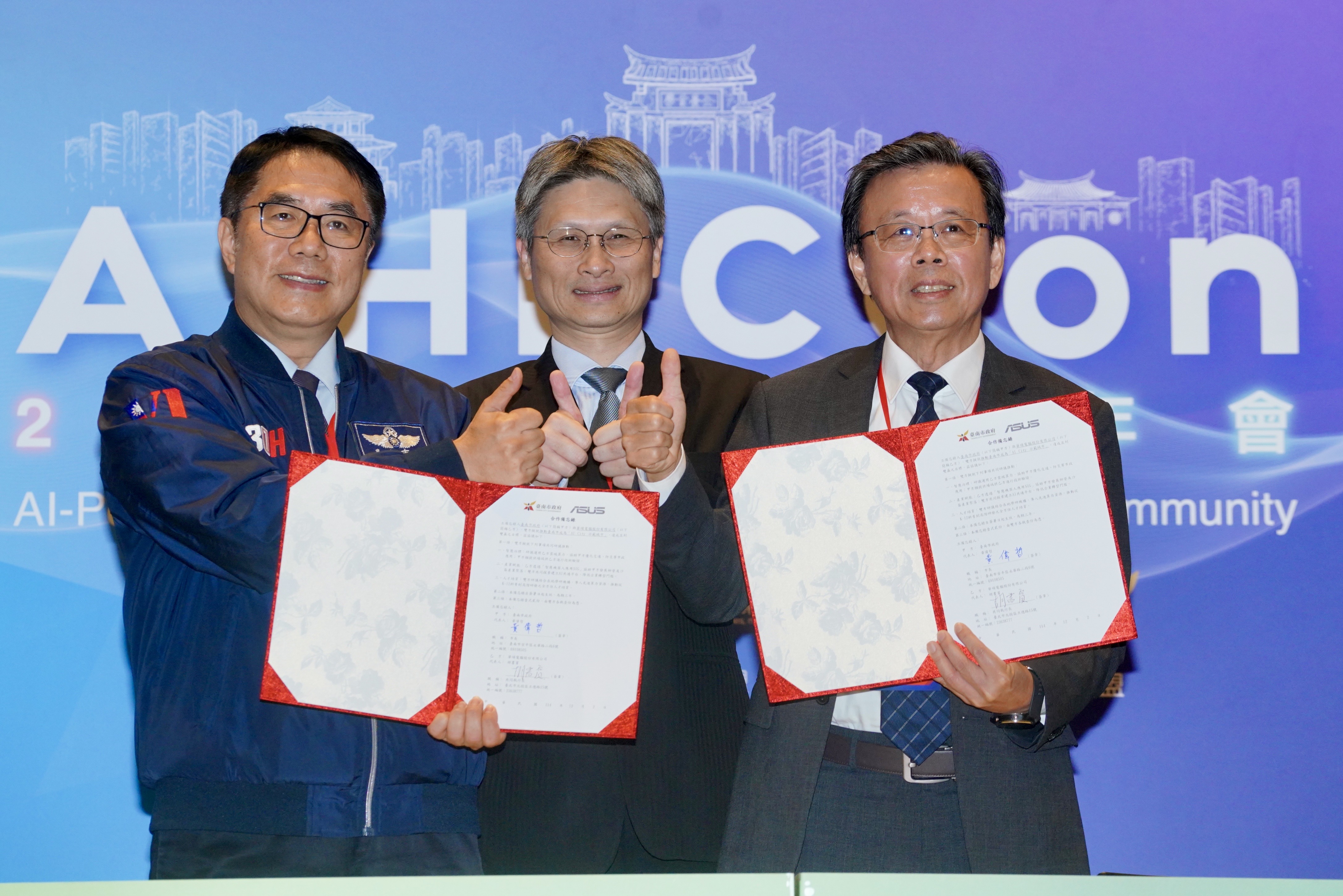 台南市市長黃偉哲與華碩電腦共同執行長胡書賓今（2）日共同簽署「 AI City示範城市」合作備忘錄。