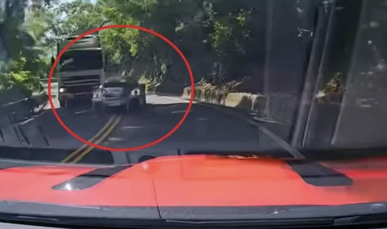 保時捷一名業務在北宜逆向超車，相當驚悚。（翻攝自WoWtchout-地圖型行車影像分享平台 YouTube）