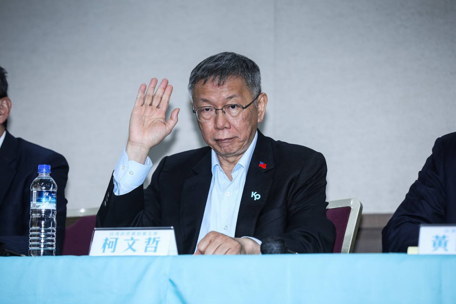 台北地院昨宣判京華城容積弊案一審結果，民眾黨前主席柯文哲遭判應執行17年有期徒刑、褫奪公權6年。（鏡報鄒保祥攝）