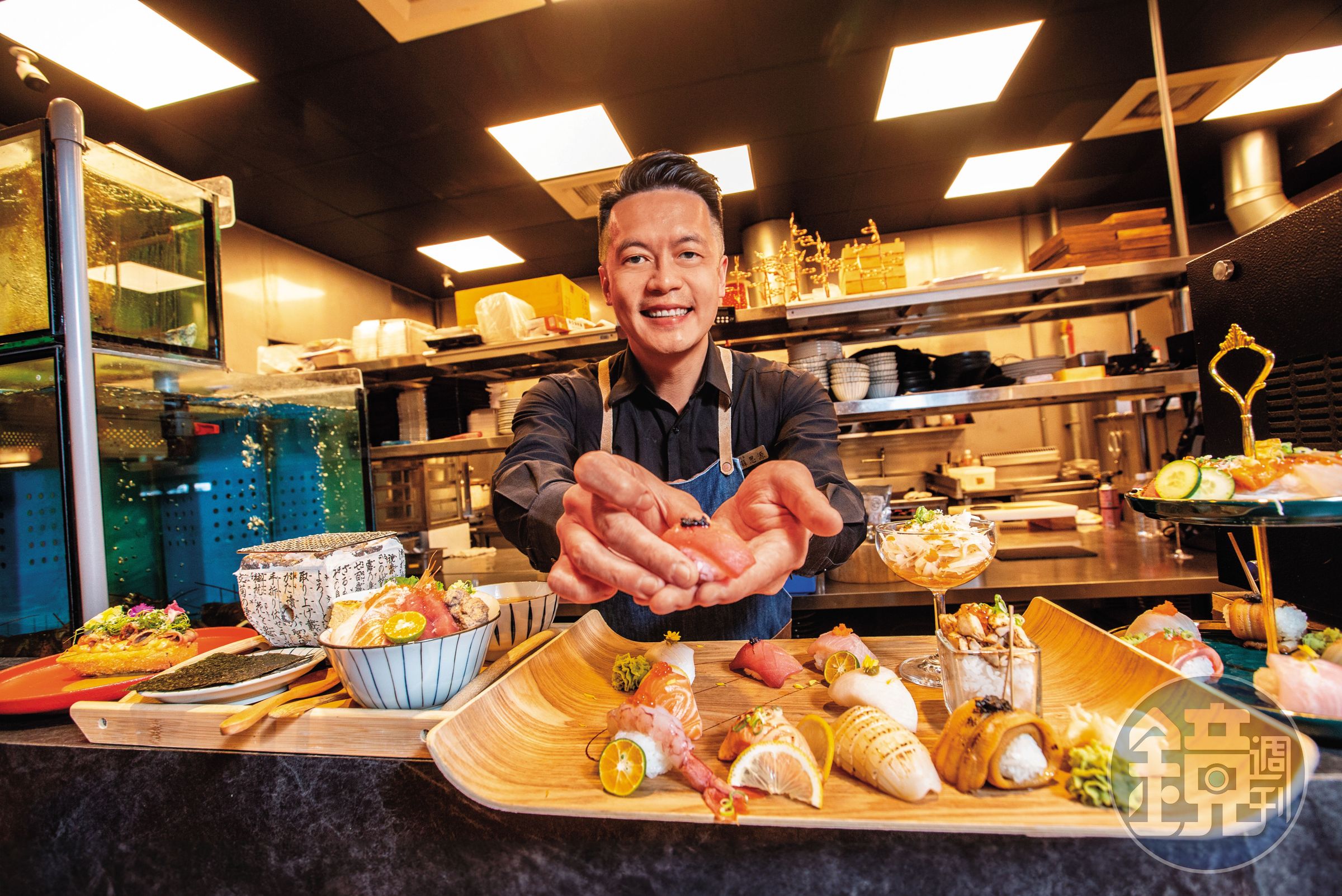 廚師出身的蘇思源從「為了開店而開店」的挫敗中吸取教訓,重新站起開了魚吞壽司,以好吃又好拍作為餐廳賣點,月營收最高可達250萬元。