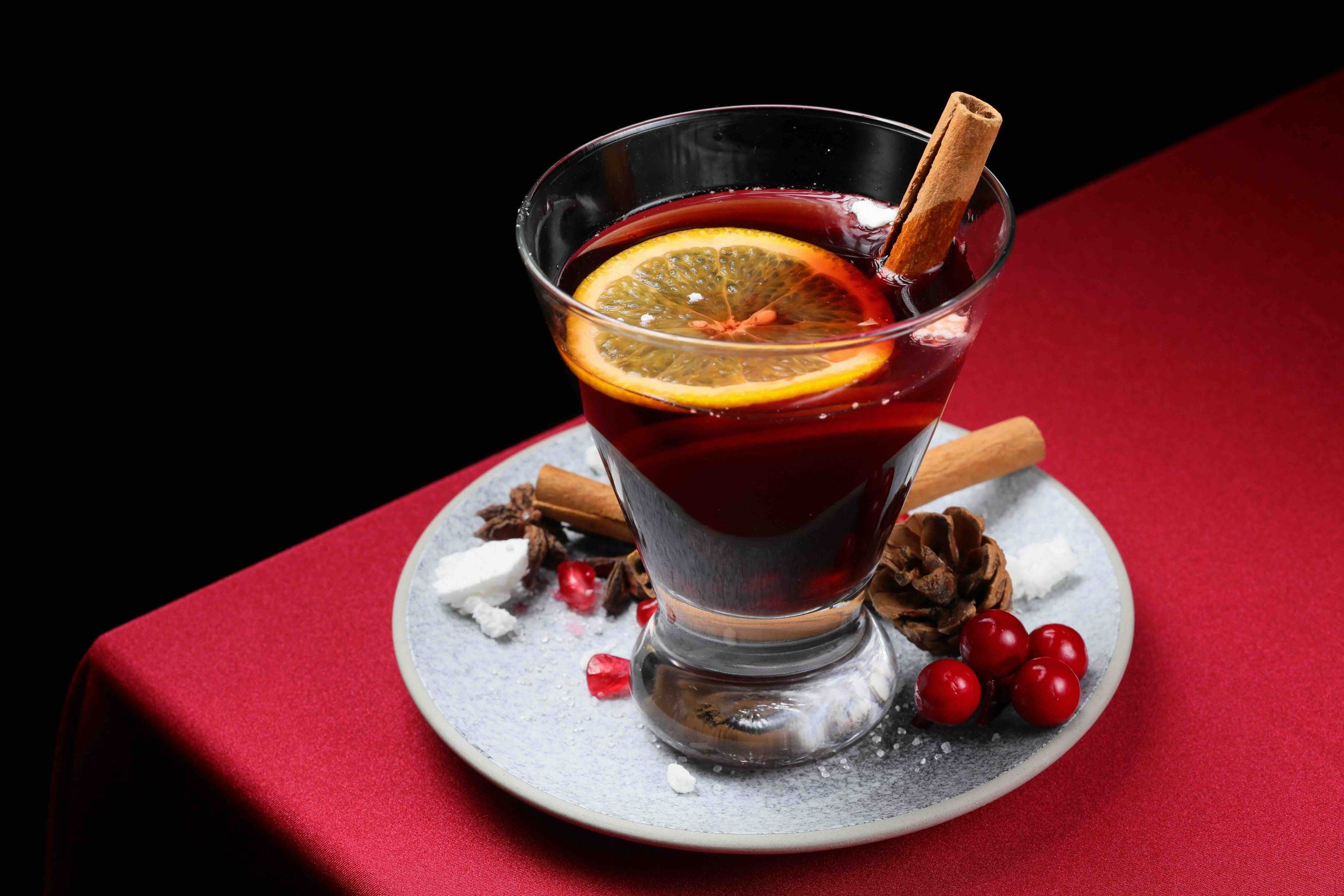 套餐另可加購寒冬暖心「聖誕熱紅酒」（220元／杯）。（禾馬燒肉提供）