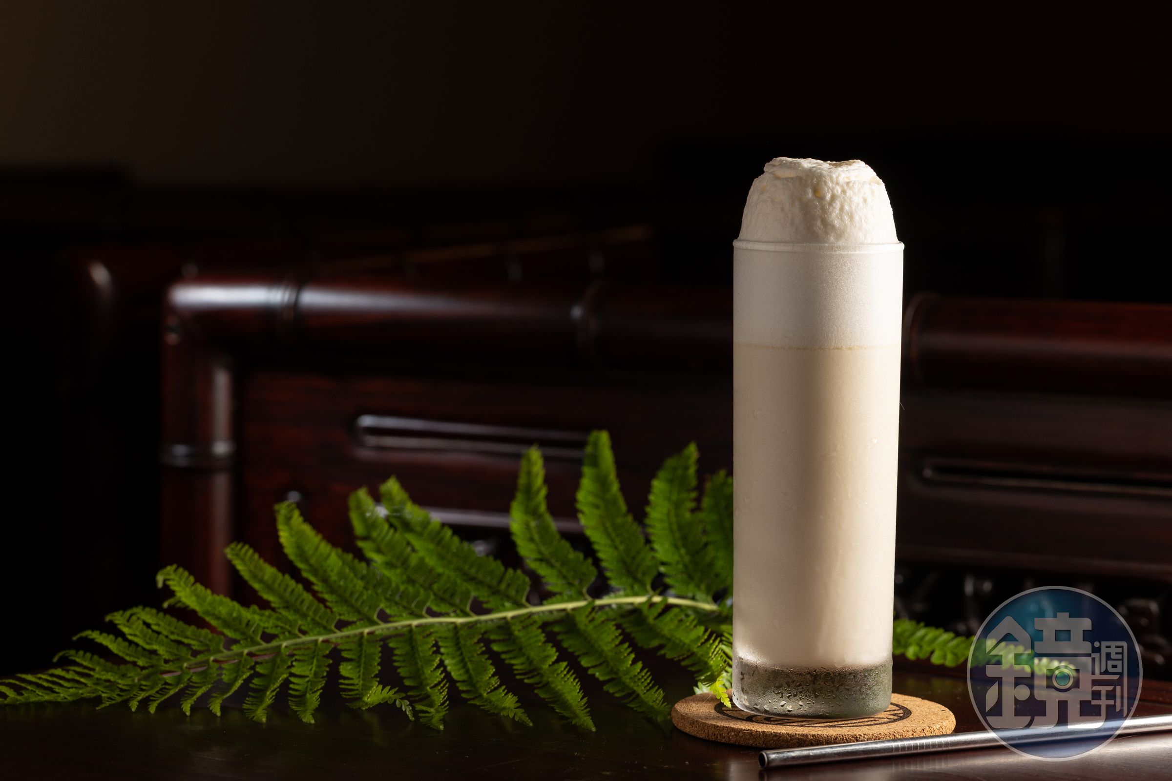 假日不販售的「花木蘭」為鐵觀音Ramos Gin Fizz，製作起來相當費工費時。（500元／杯）