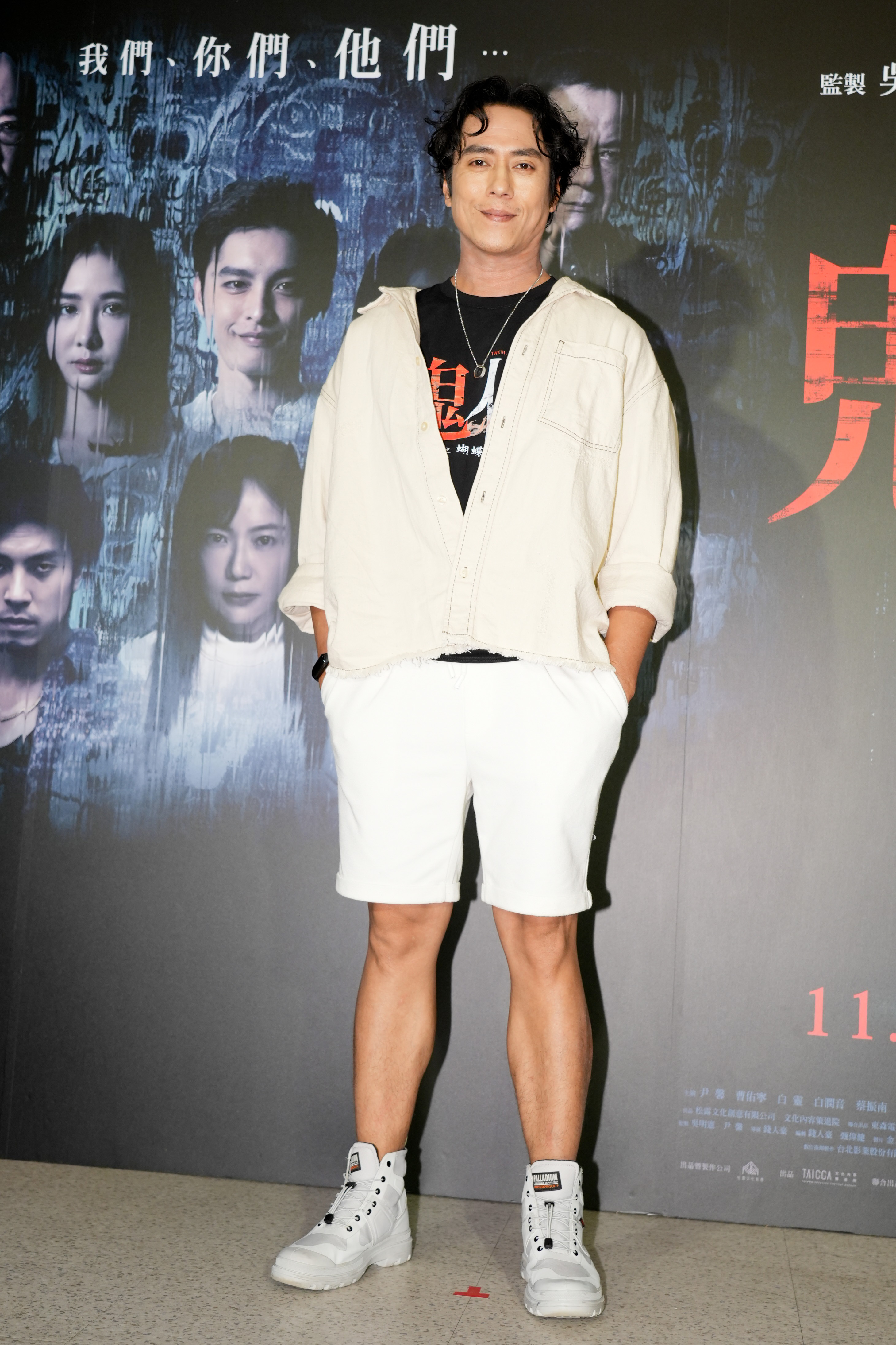 莊凱勛忘記曹佑寧以前打棒球,拍打架戲竟被對方壓制難以掙脫。