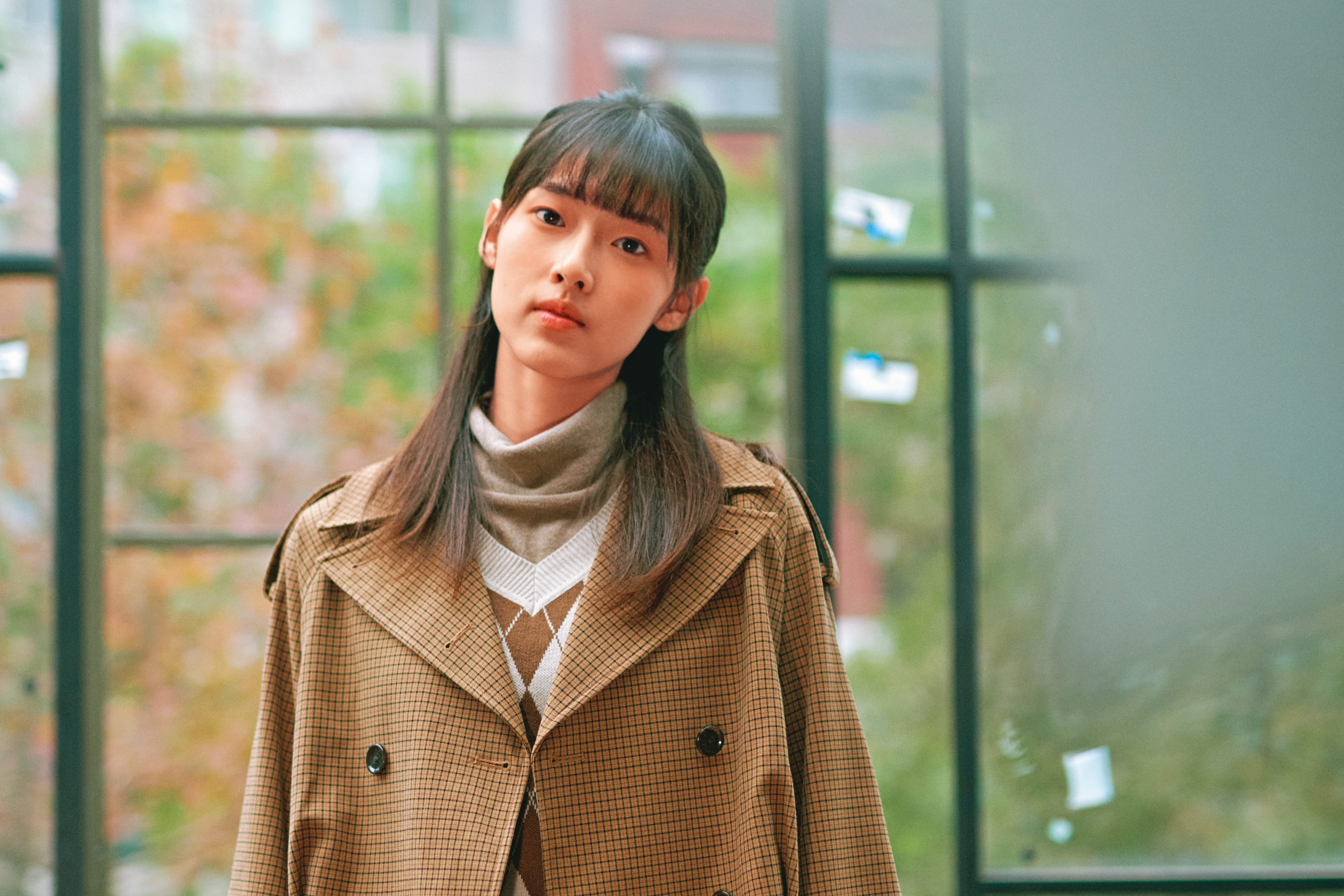 何曼希柔中帶剛的氣質，以及對表演的努力被看見。