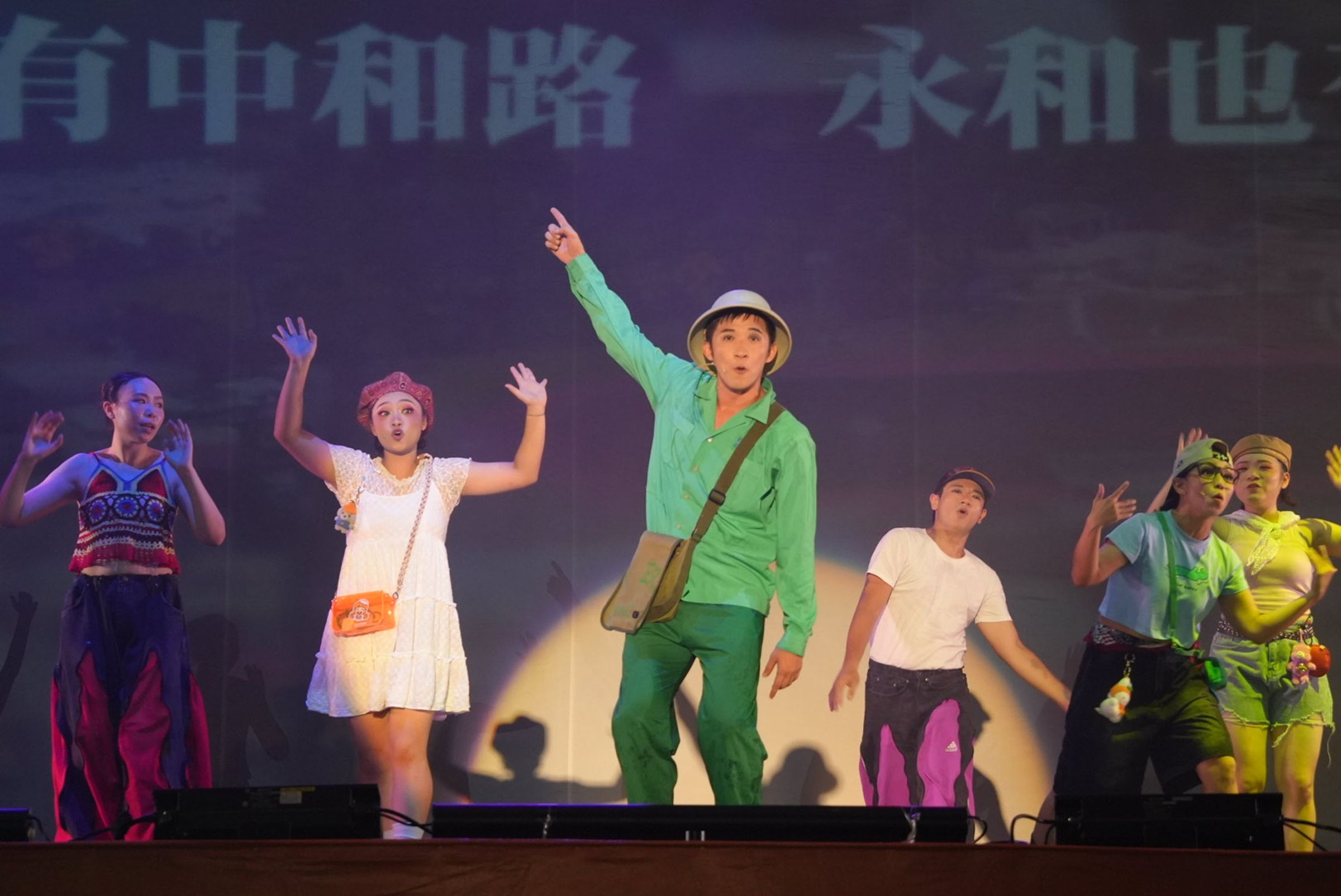 中永和之歌將中永和複雜路網等地方特色搬上舞台，逗笑大家。（紙風車劇團提供）