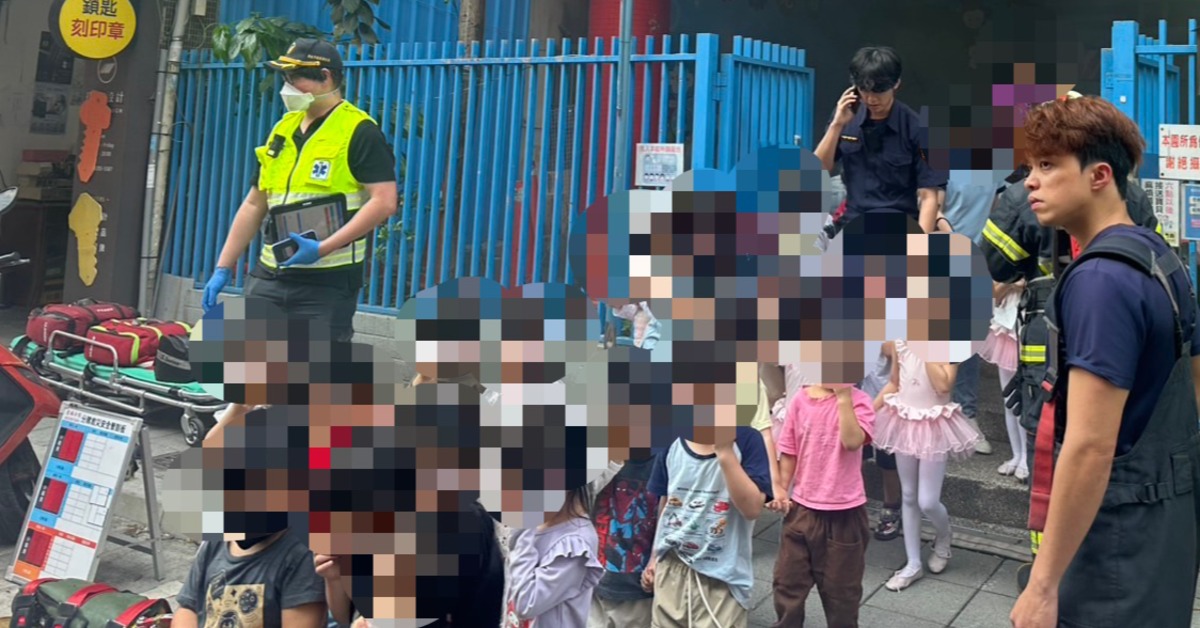 新北市蘆洲區民族路一間幼兒園今（10日）下午傳出火警，疑廚房內餐具消毒箱馬達故障造成起火。（翻攝畫面）