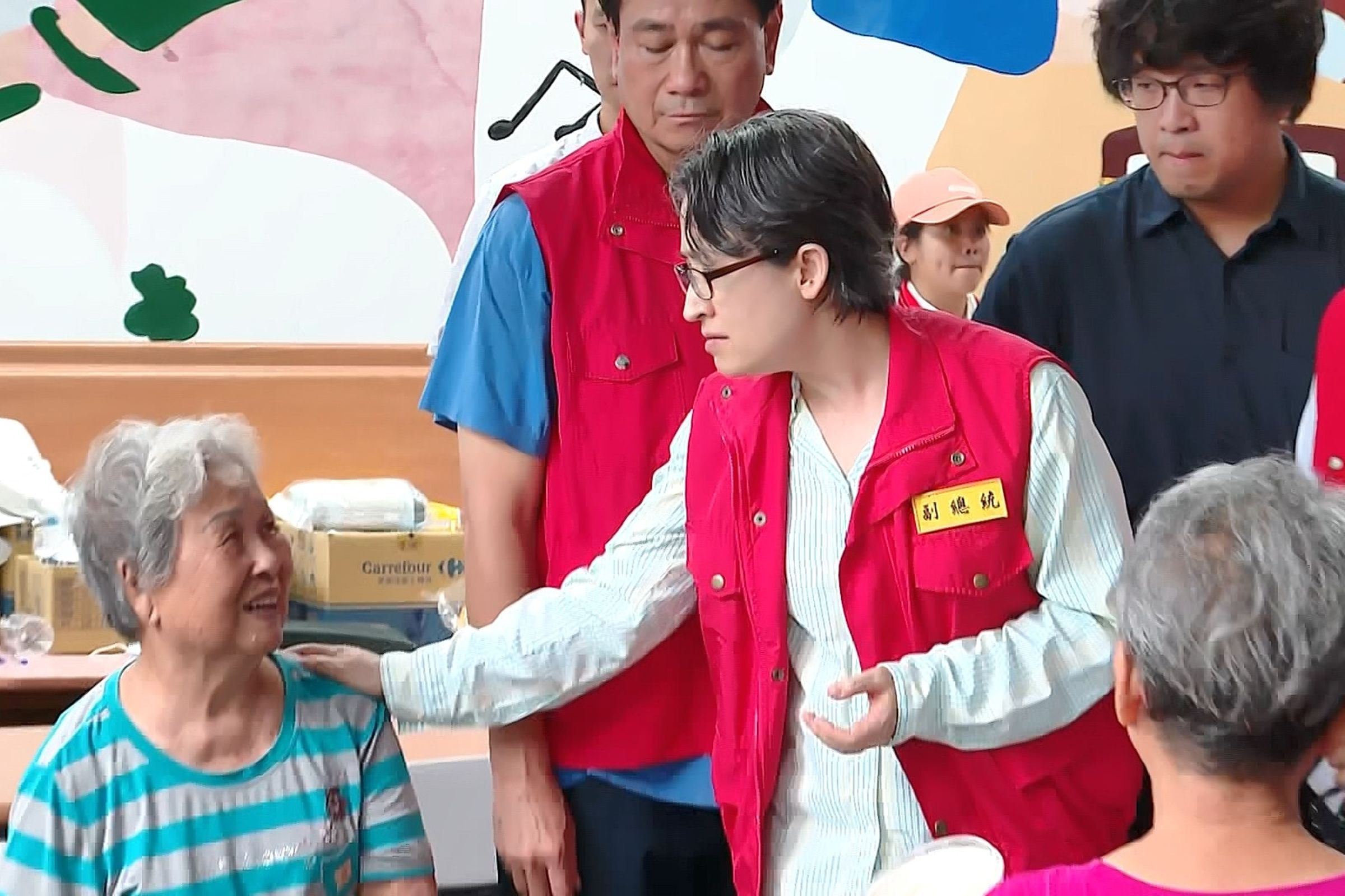 蕭美琴近日前往光復勘災,今天po文提到在這個時間點以解決問題為優先,「團結互助,才能克服難關」。(鏡新聞提供)