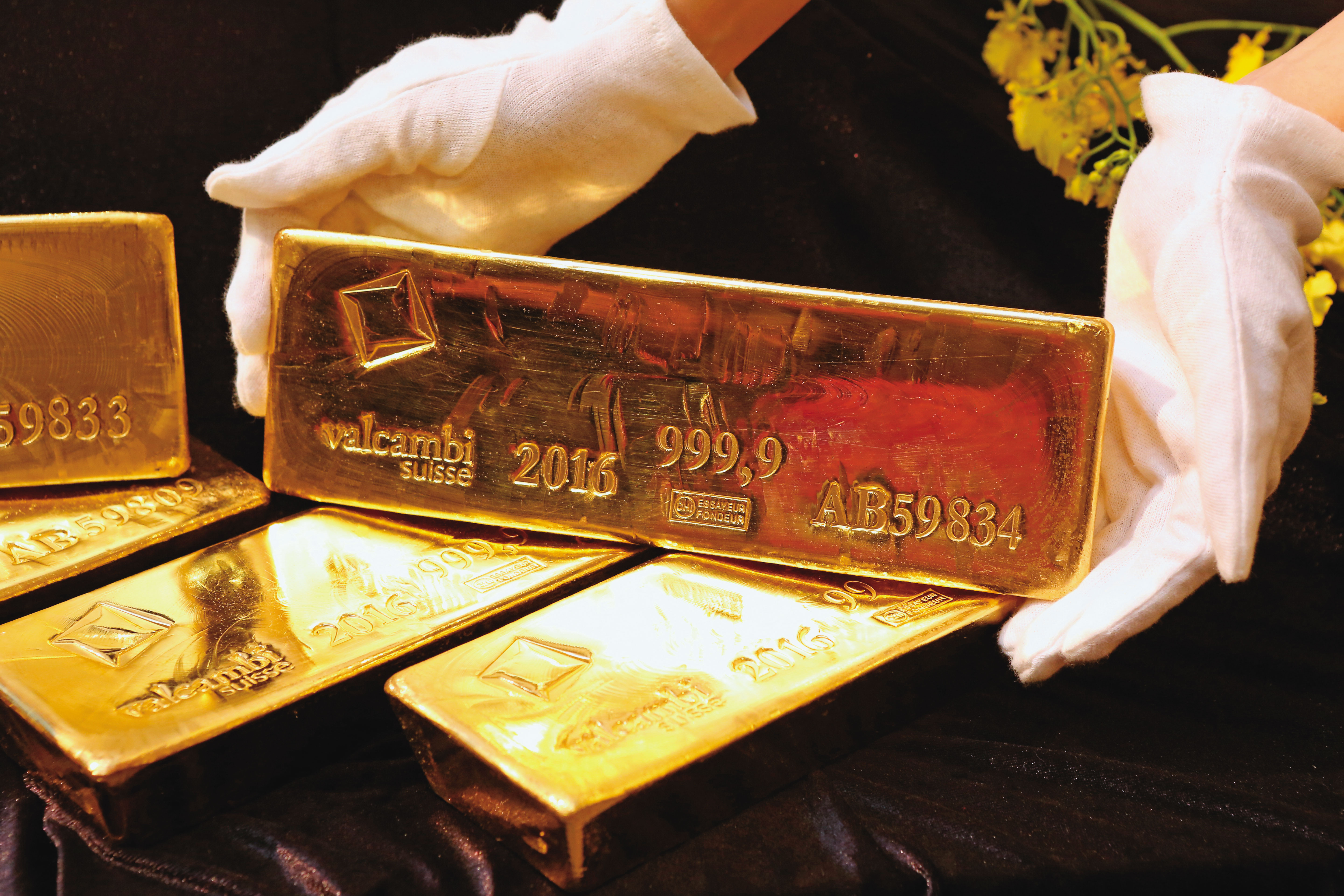 黃金價格漲破歷史高點，但同時期其他資產如股票、加密貨幣的漲幅更高。