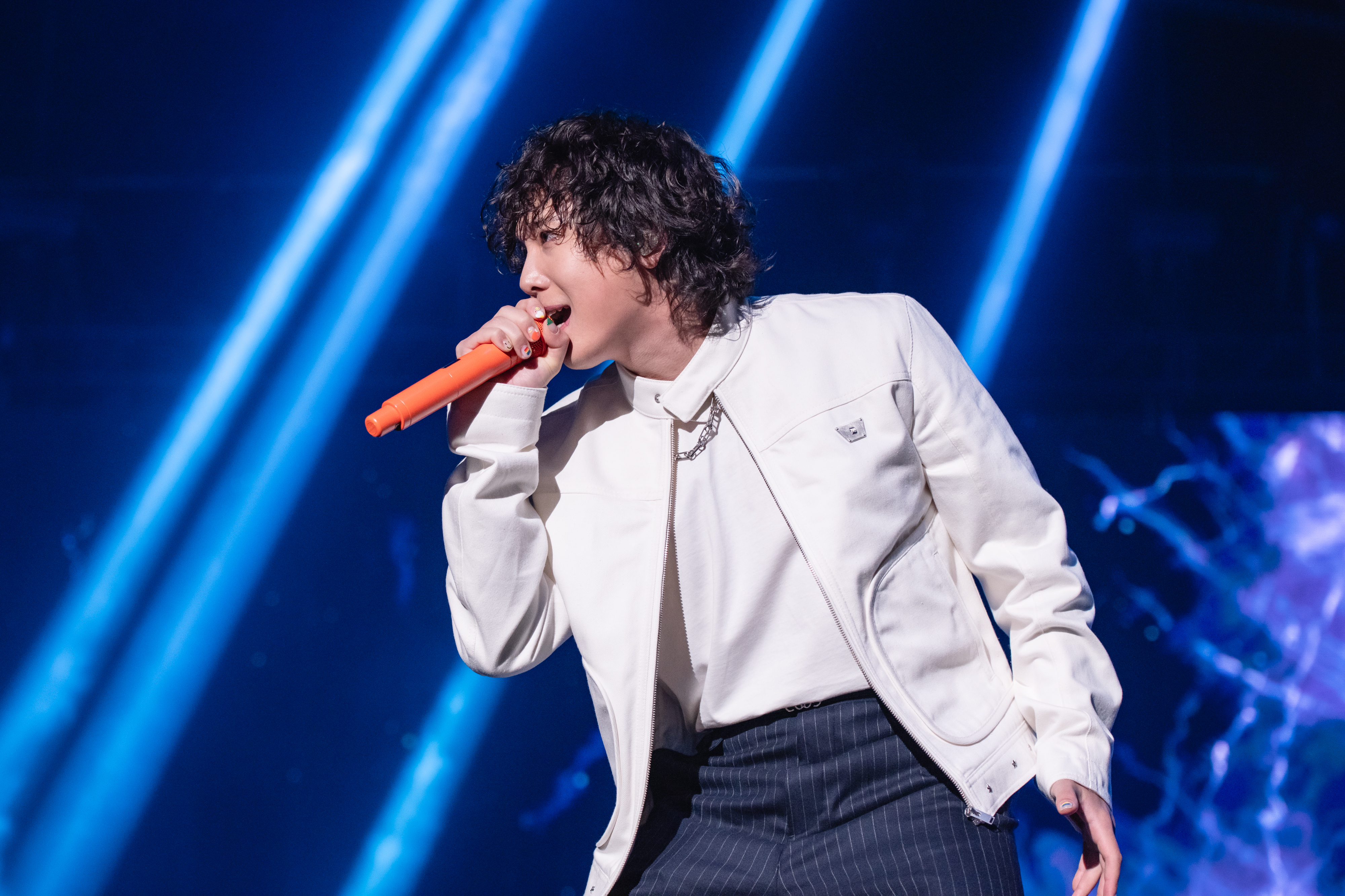 FTISLAND李洪基與歌迷開心交換「寶可夢」。（希林國際Chillin International提供）