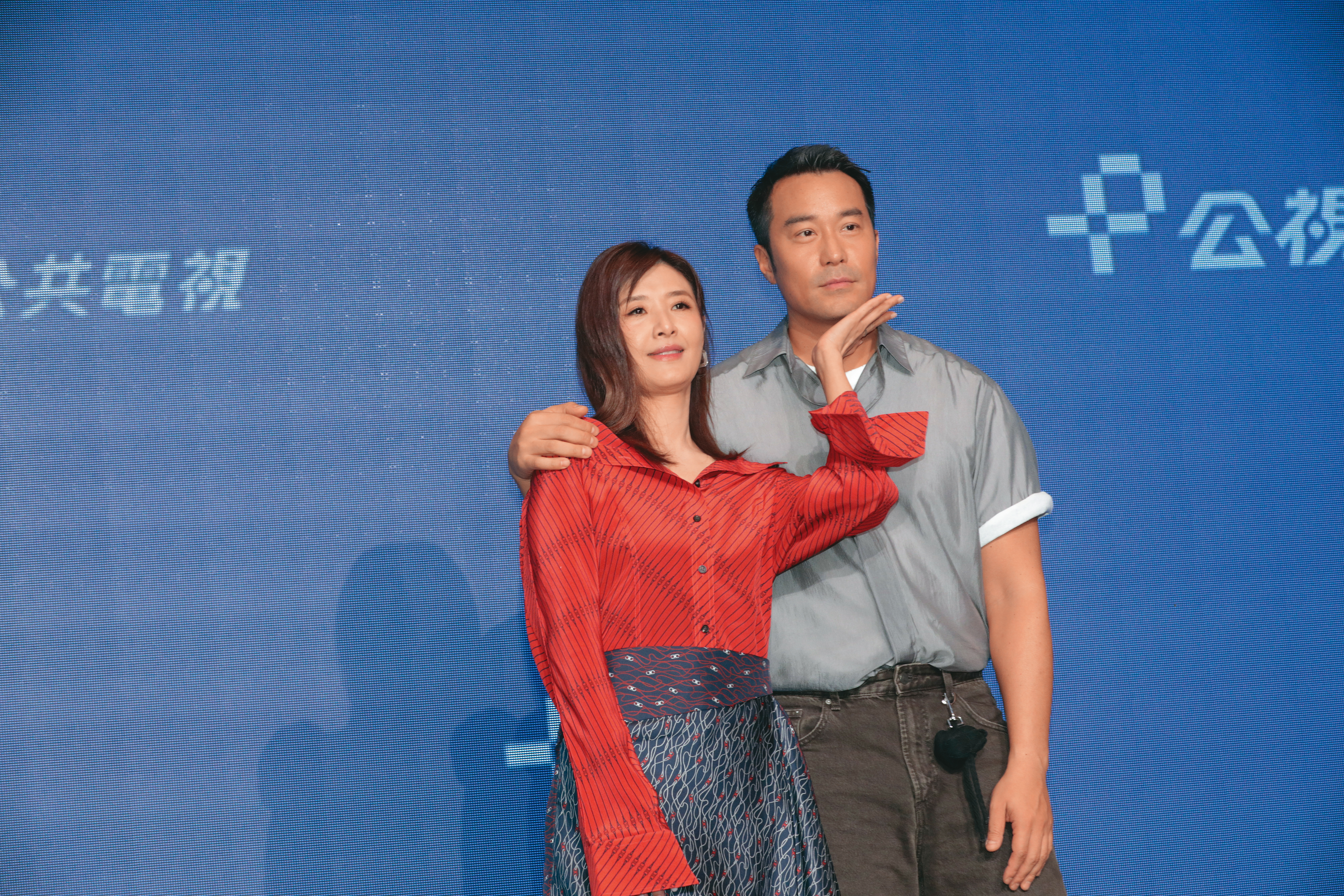 搭檔蘇慧倫（左）演出《欠你的那場婚禮》，張孝全（右）演活中年廢大叔的軟爛不成材。