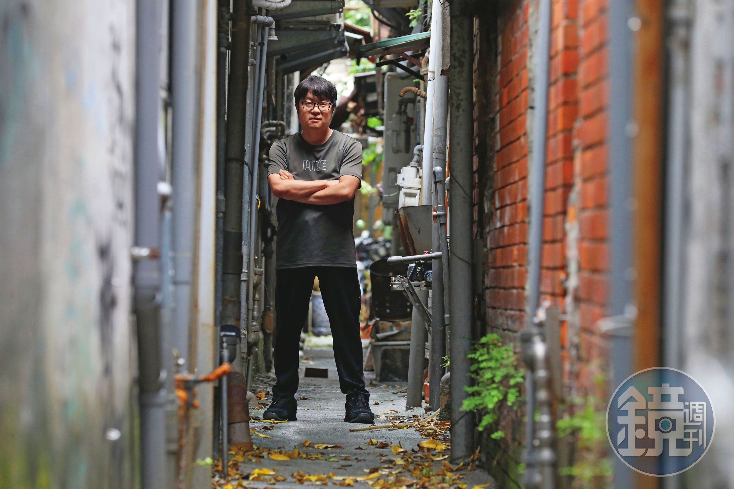 星子本名嚴拱銘，23年前在網路上連載作品《太歲》，開始奇幻小說創作之路。