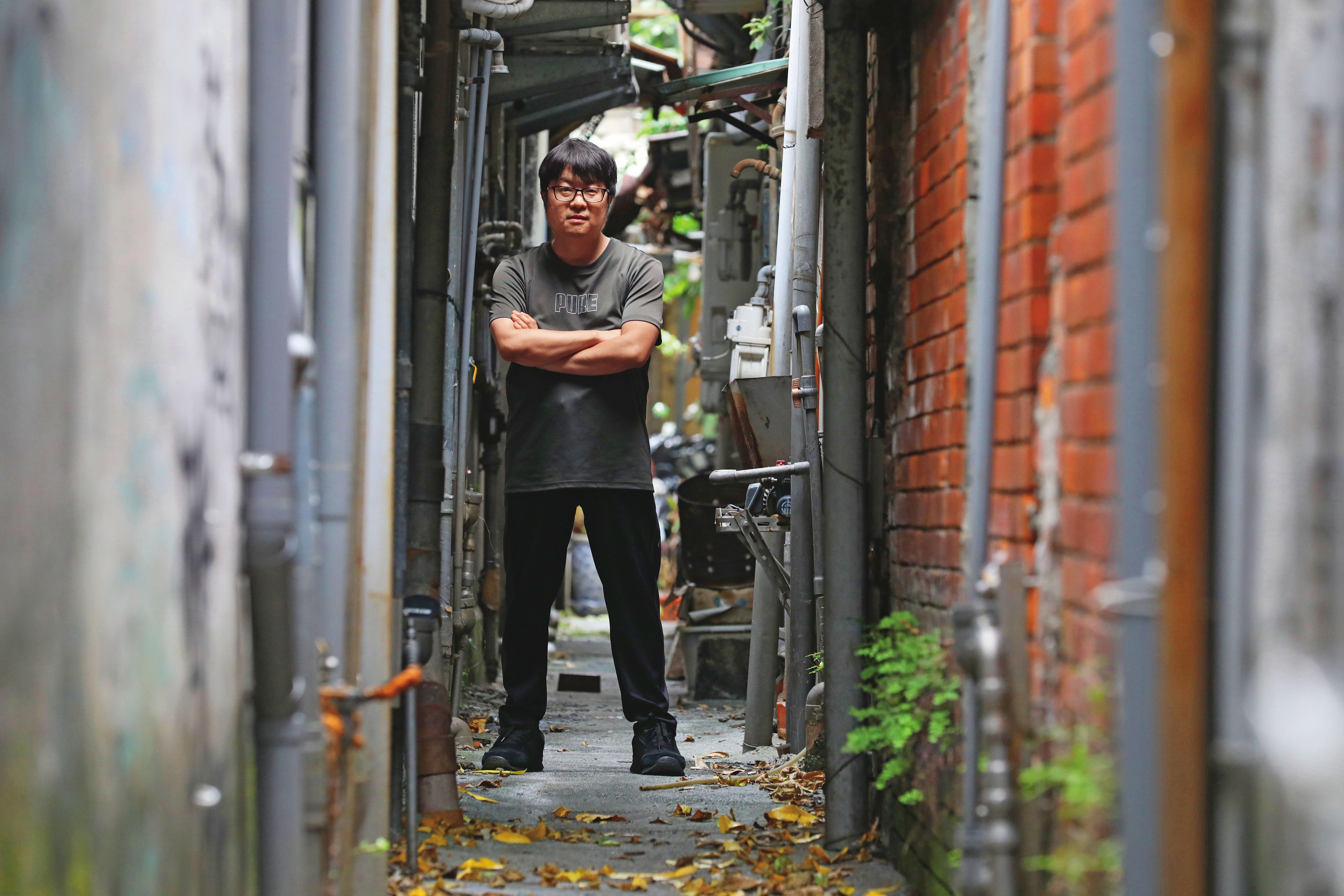 星子本名嚴拱銘，23年前在網路上連載作品《太歲》，開始奇幻小說創作之路。