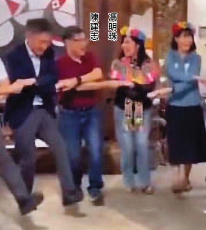 06/27 馮明珠在餐會與陳建志手拉手、開心跳舞。（讀者提供）