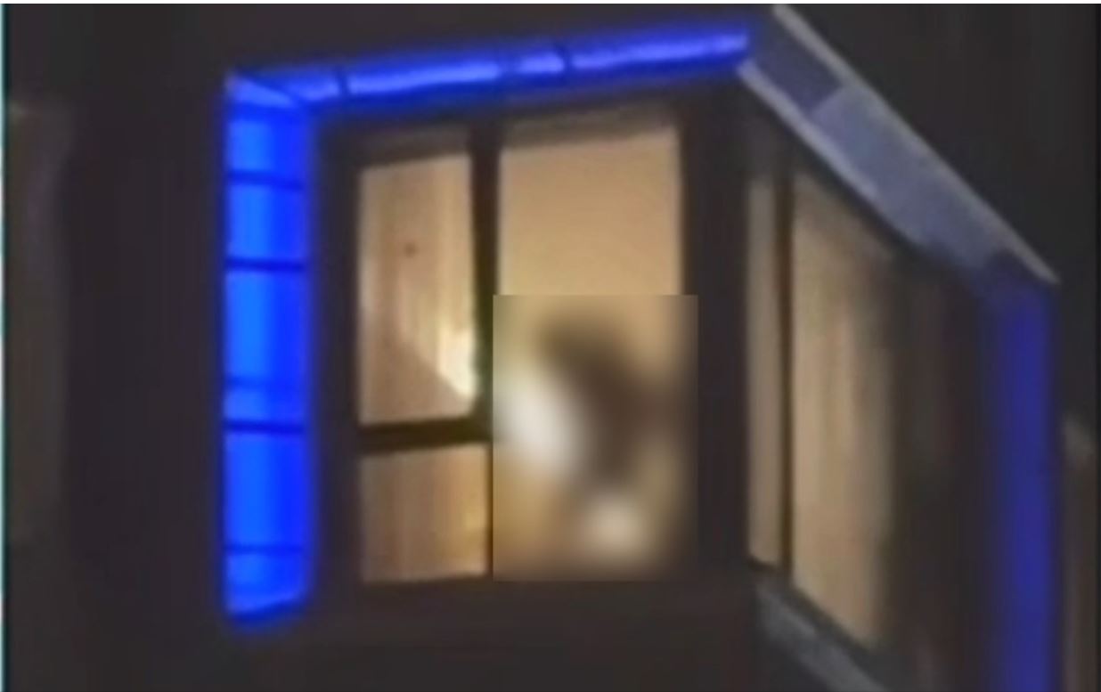 民眾發現高雄中央公園對面飯店內,有房客正進行「人與人的連結」。(翻攝社會事新聞網)